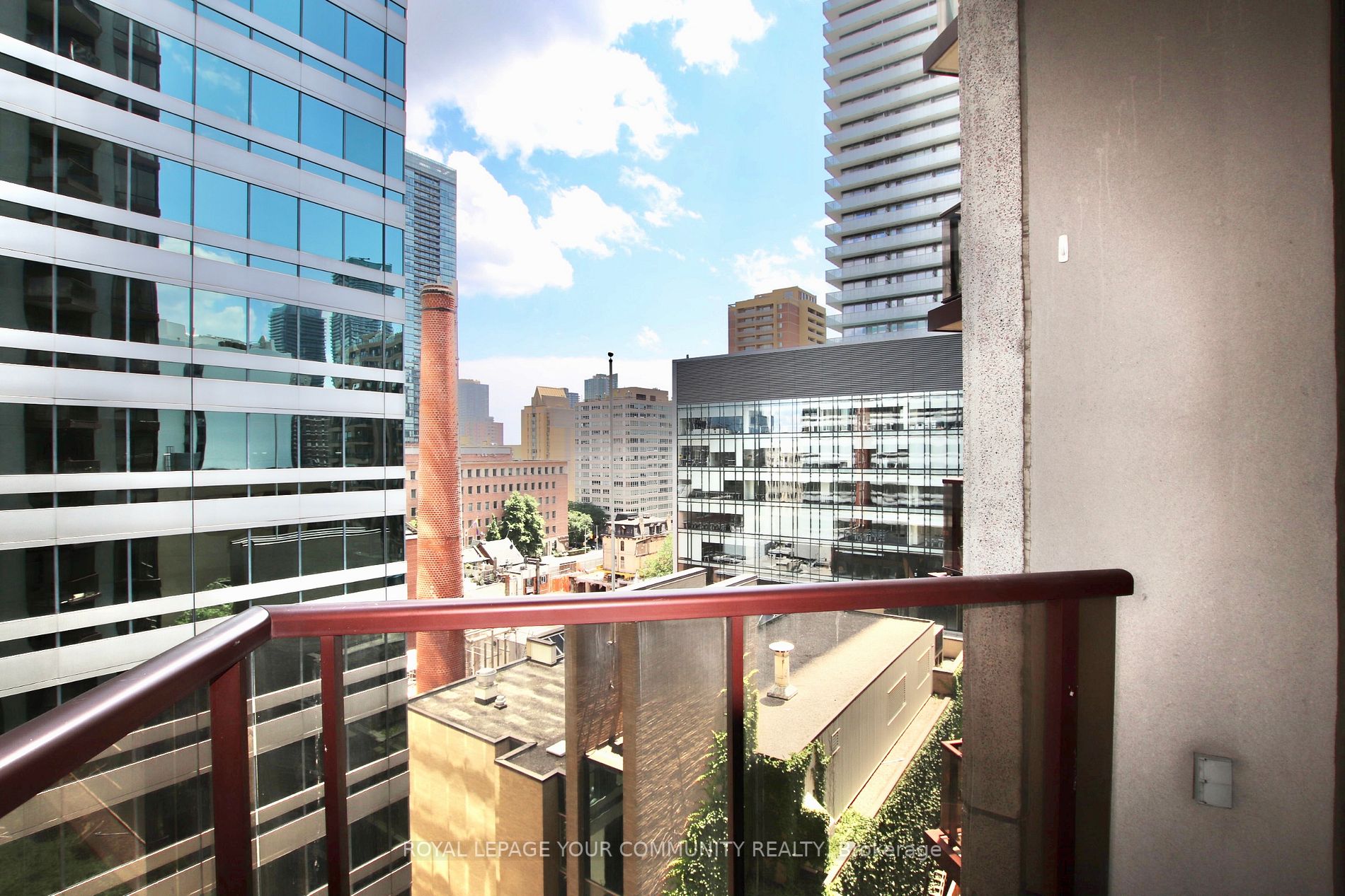 85 Bloor St E, #909