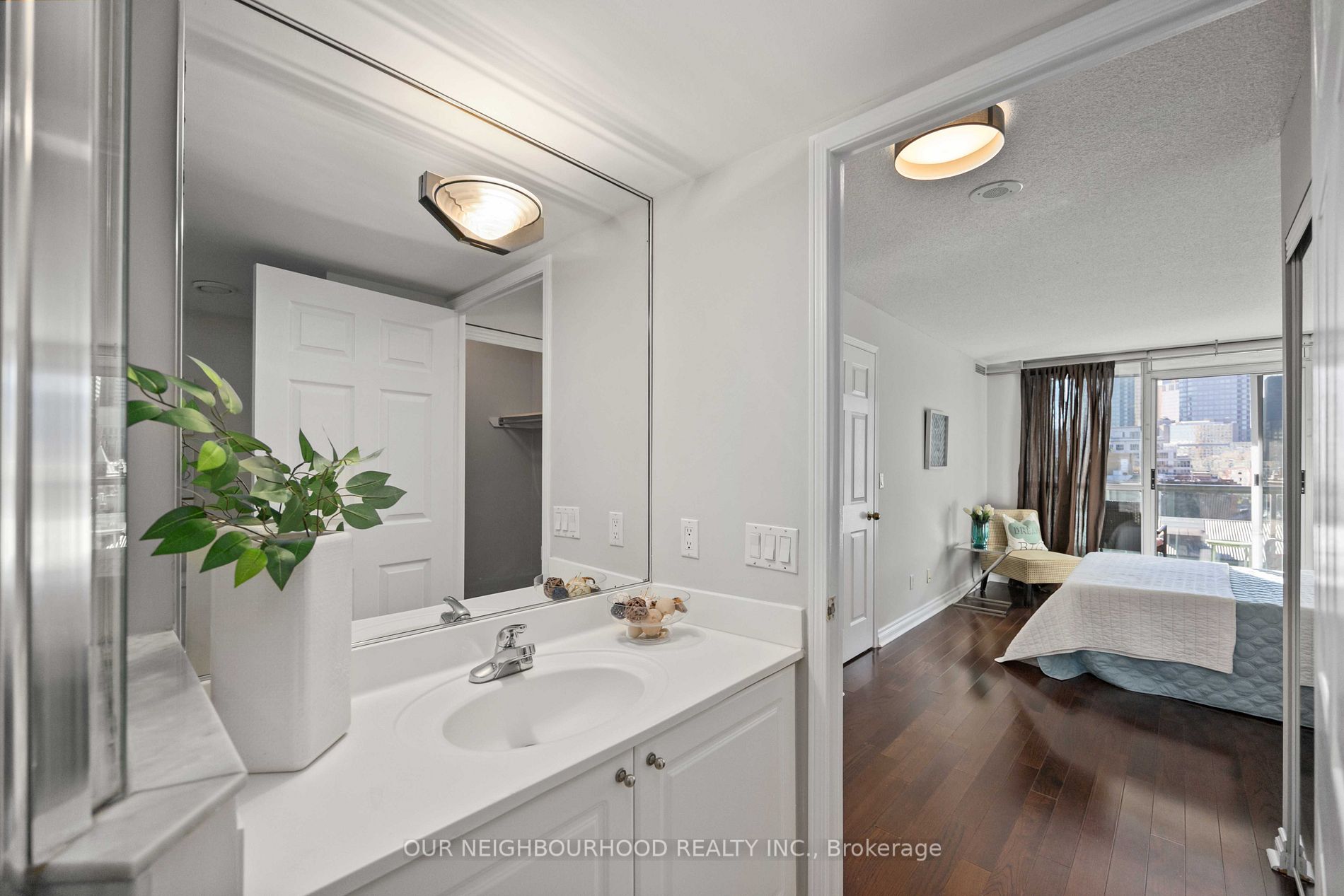 109 Front St E, #1035