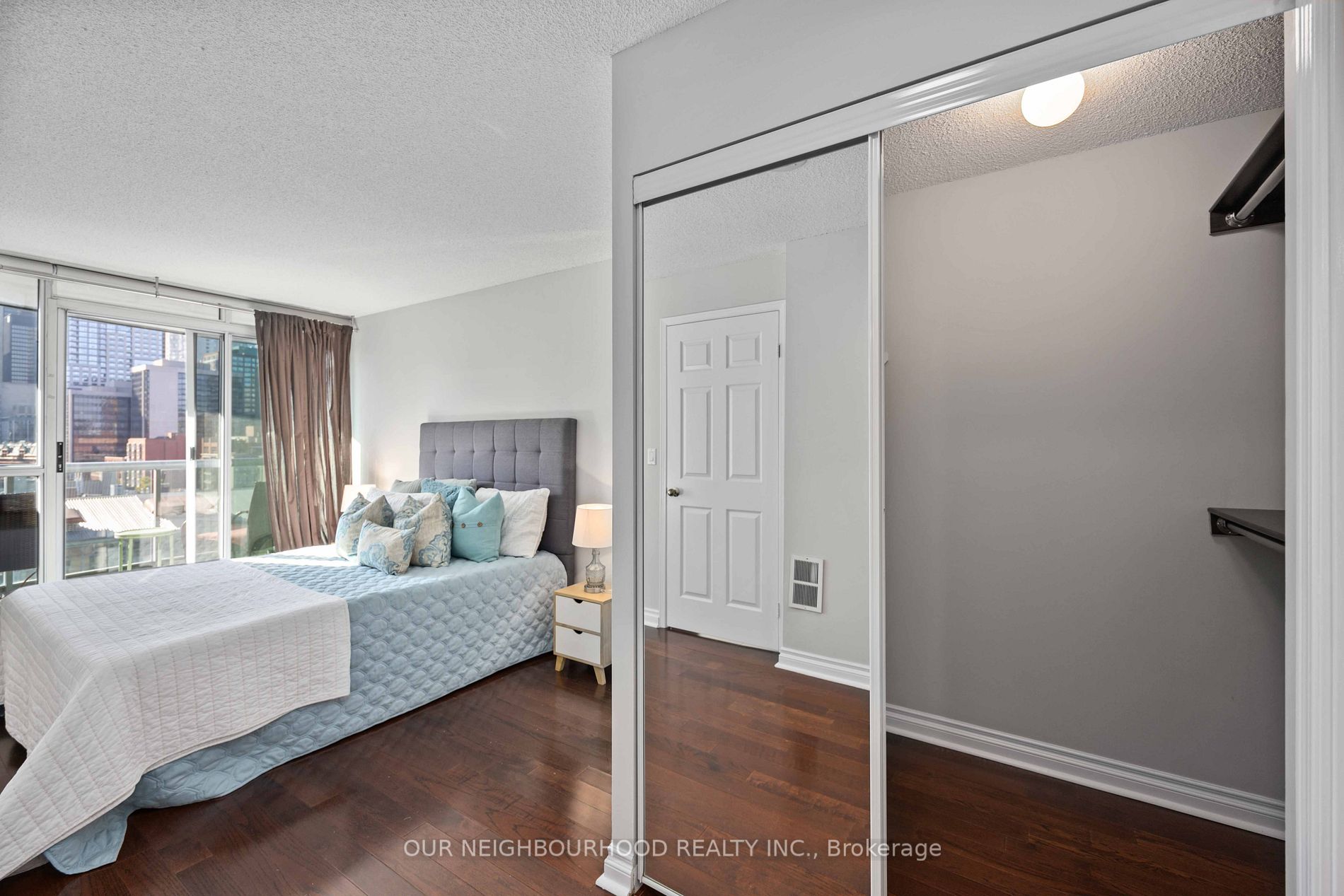 109 Front St E, #1035