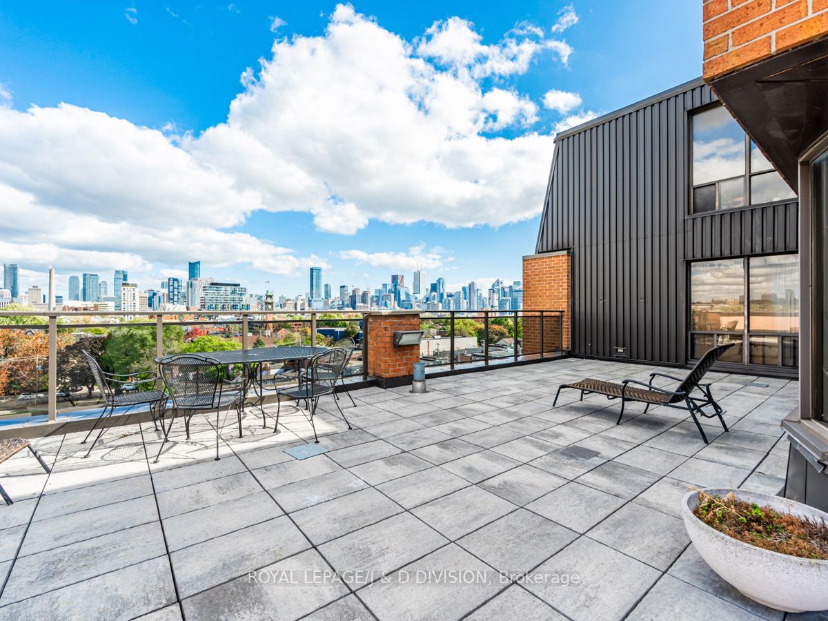 456 College St, #319