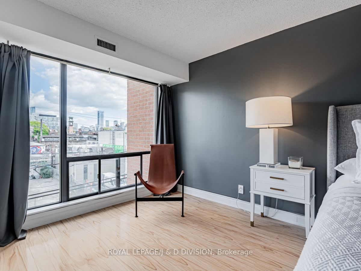 456 College St, #319