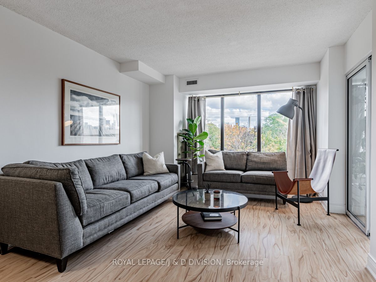 456 College St, #319