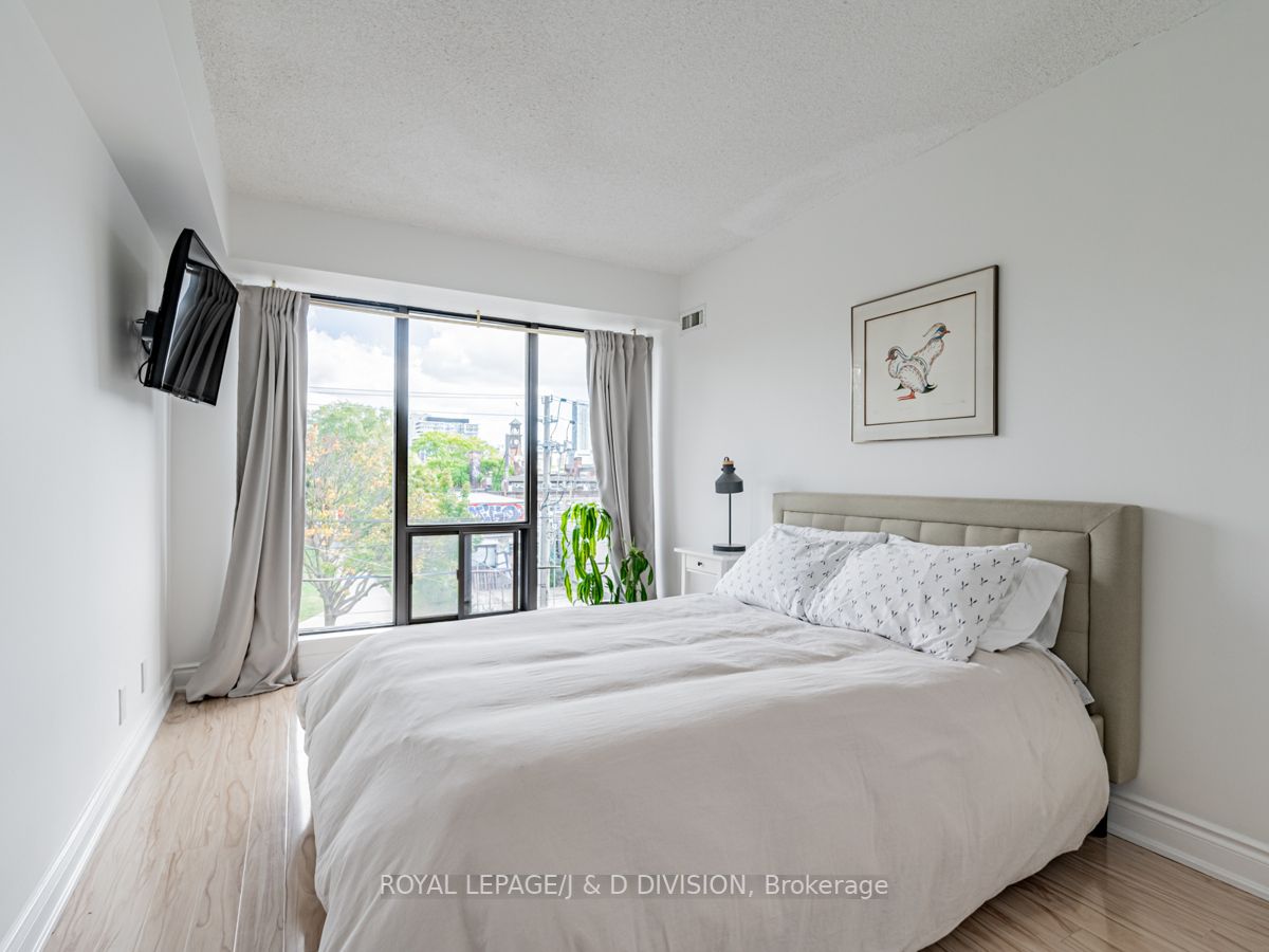 456 College St, #319