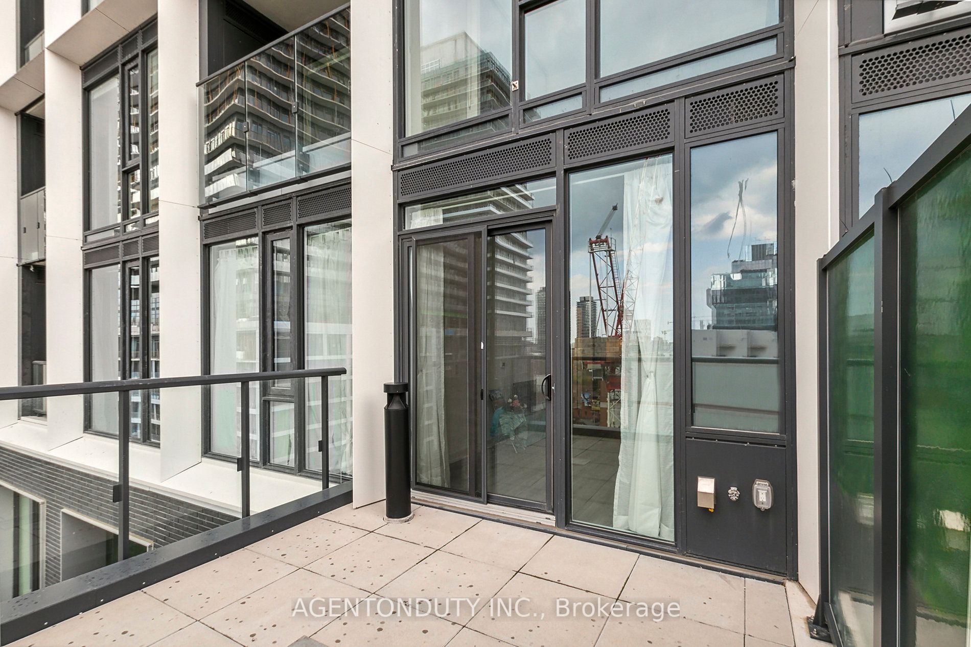 158 Front St E, #1014