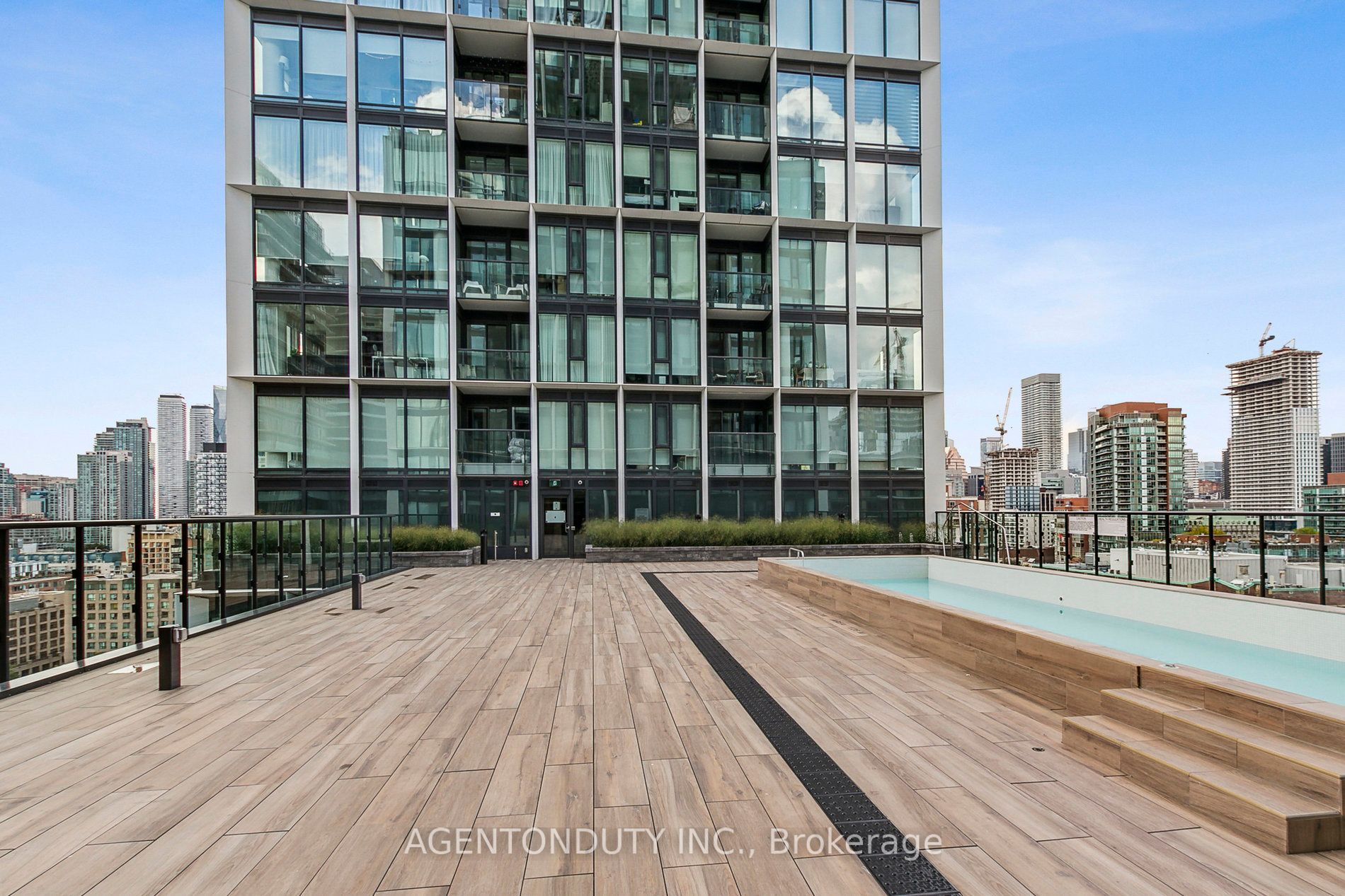 158 Front St E, #1014