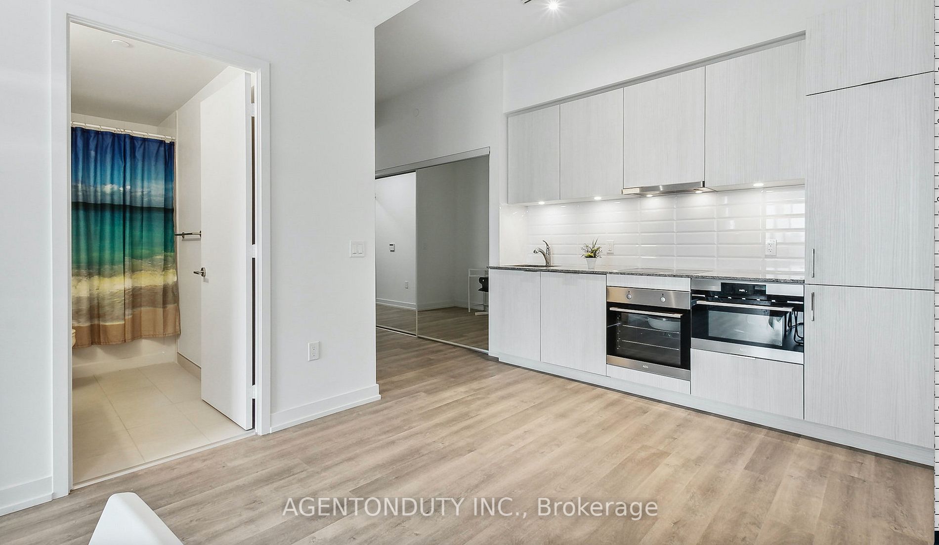 158 Front St E, #1014