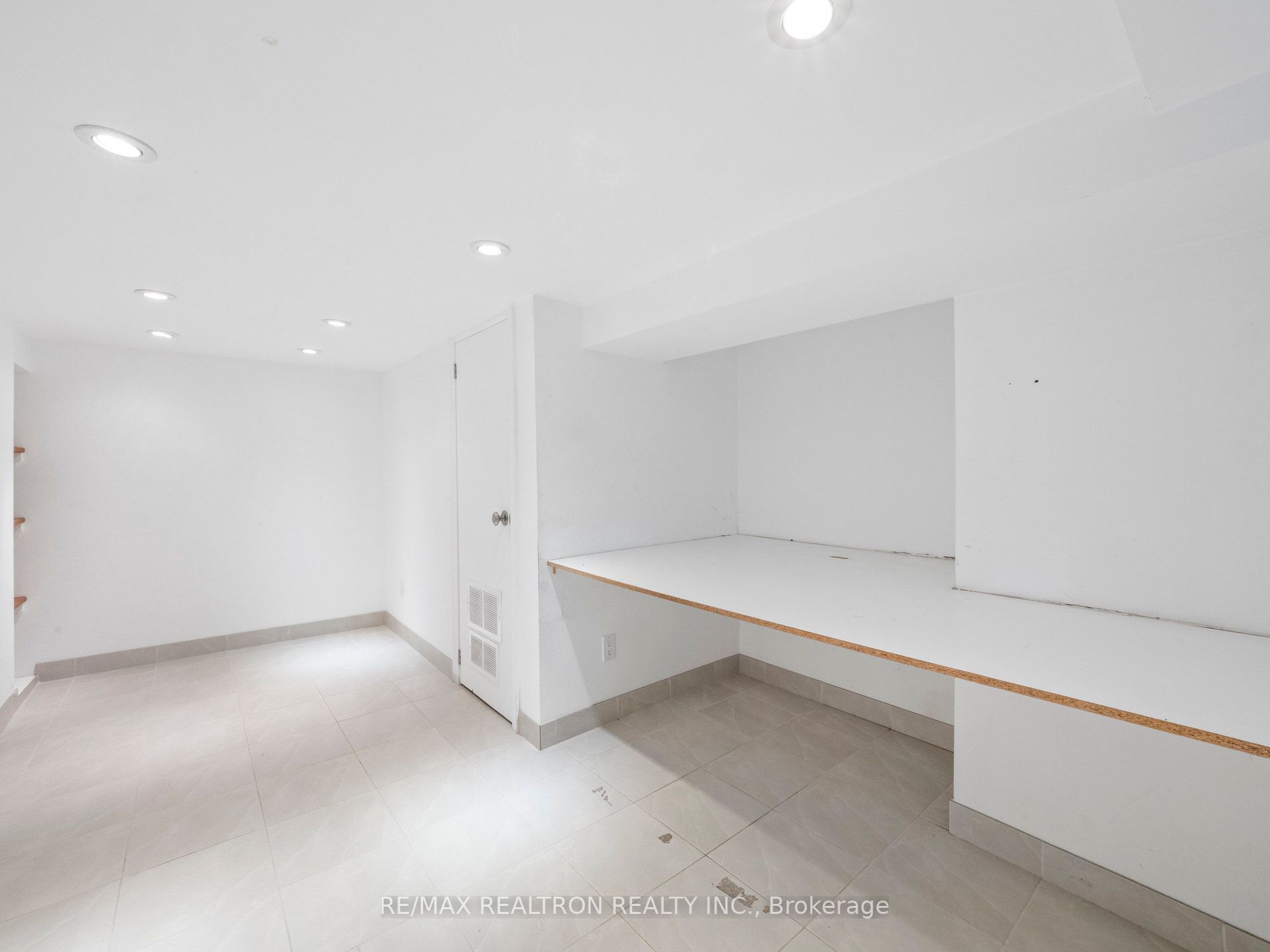 186 Wanless Ave