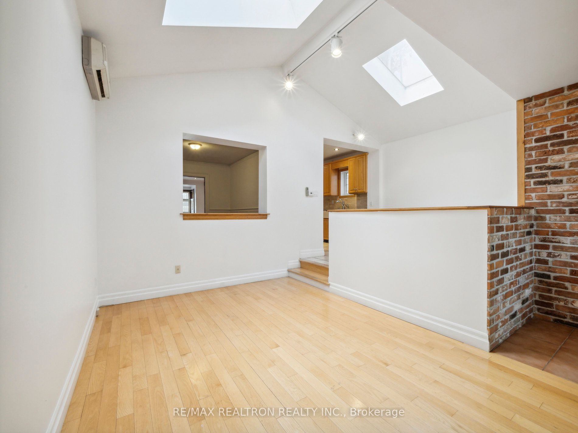 186 Wanless Ave