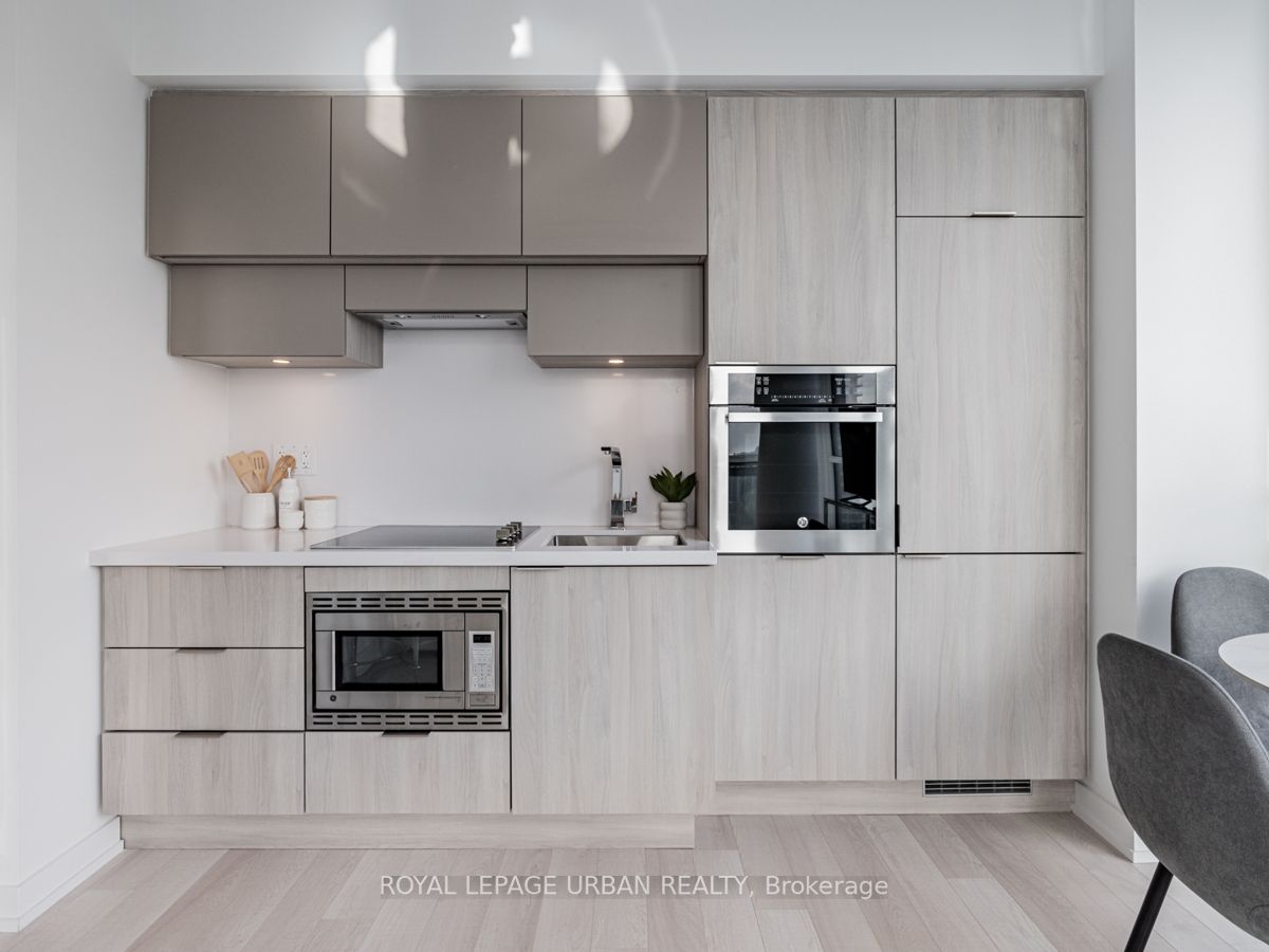39 Roehampton Ave, #2303