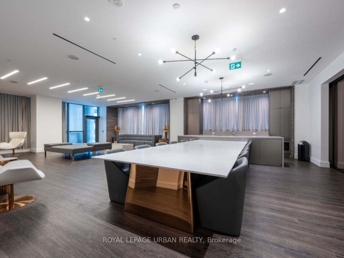 39 Roehampton Ave, #2303
