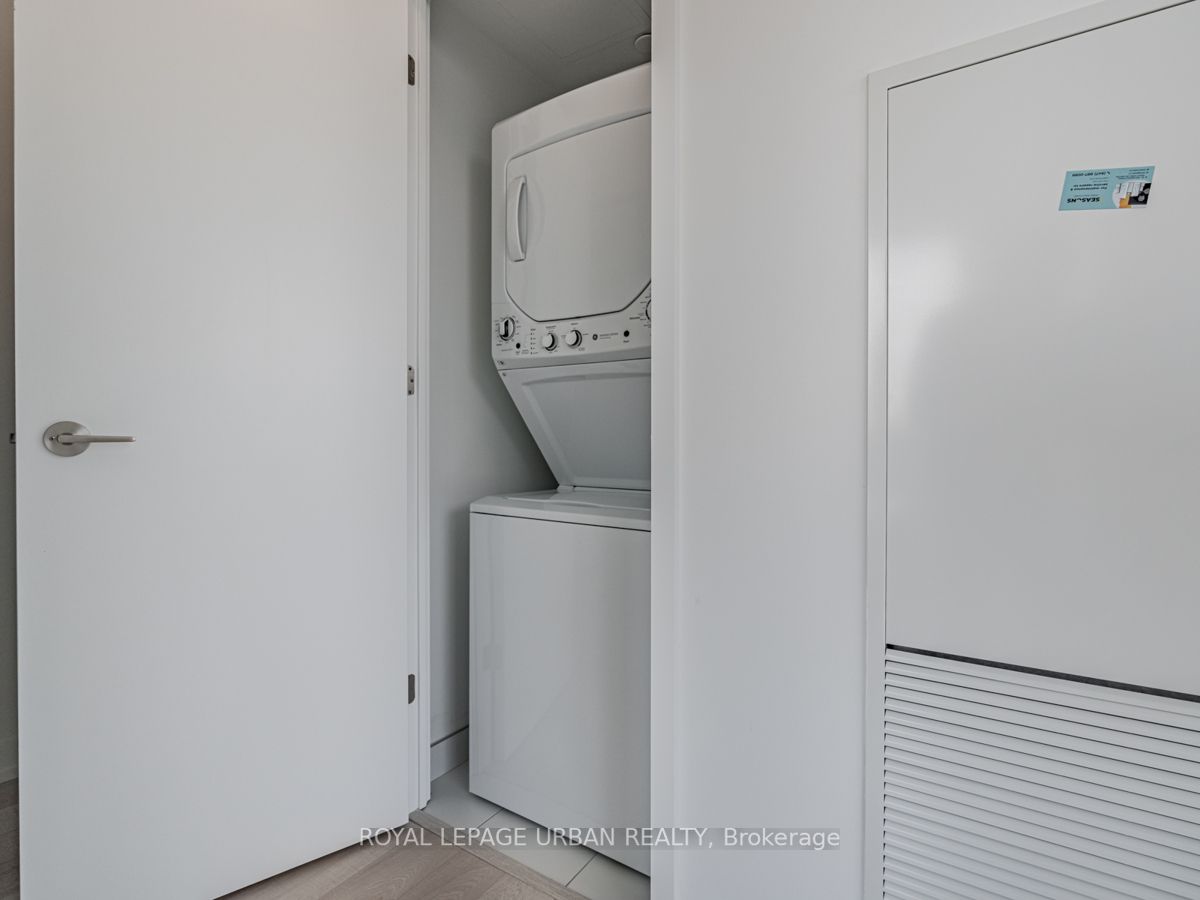 39 Roehampton Ave, #2303