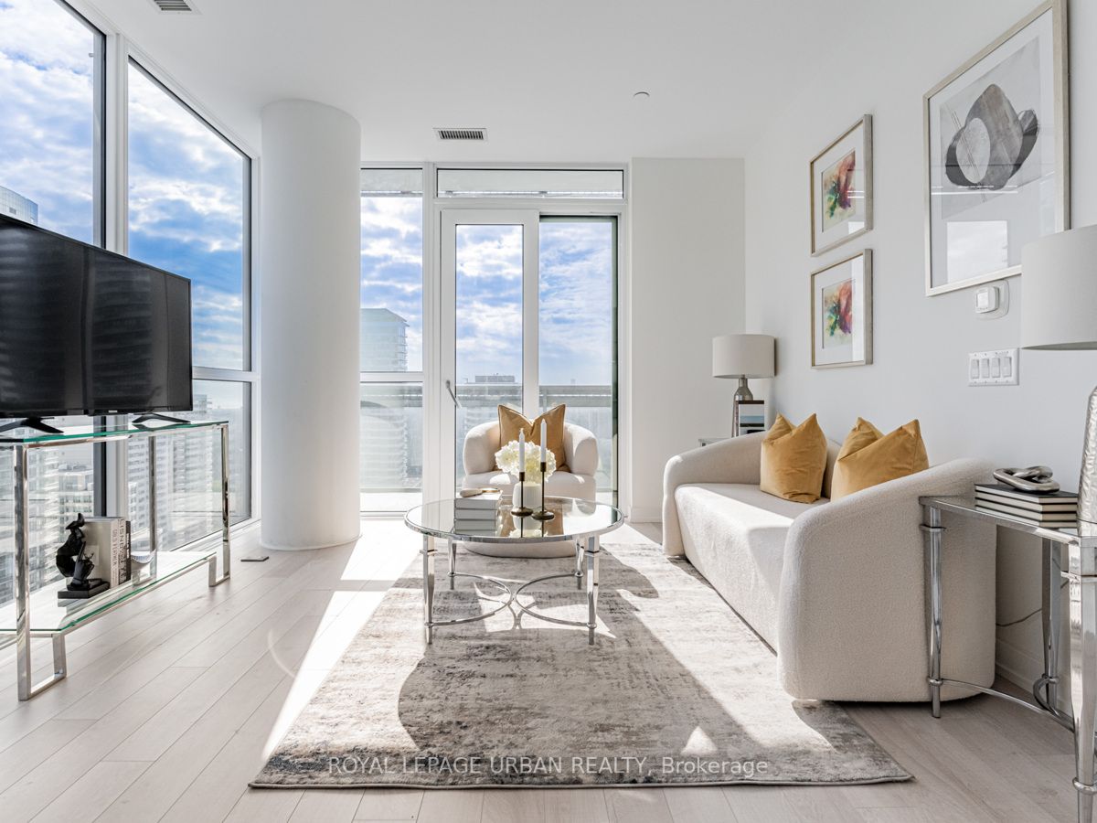 39 Roehampton Ave, #2303