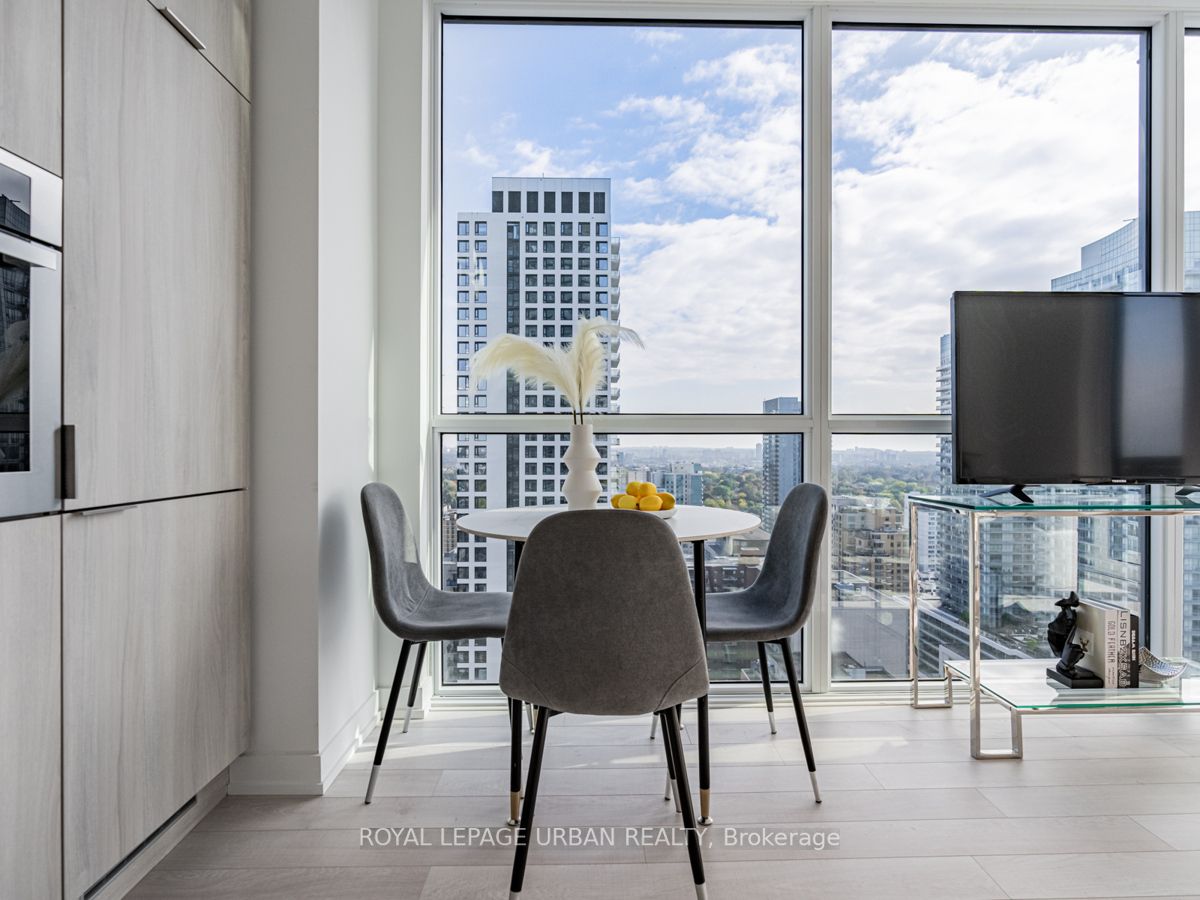 39 Roehampton Ave, #2303
