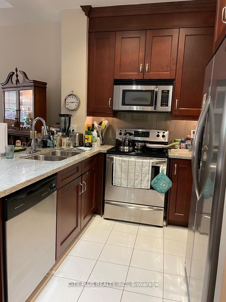 20 Burkebrook Pl, #221