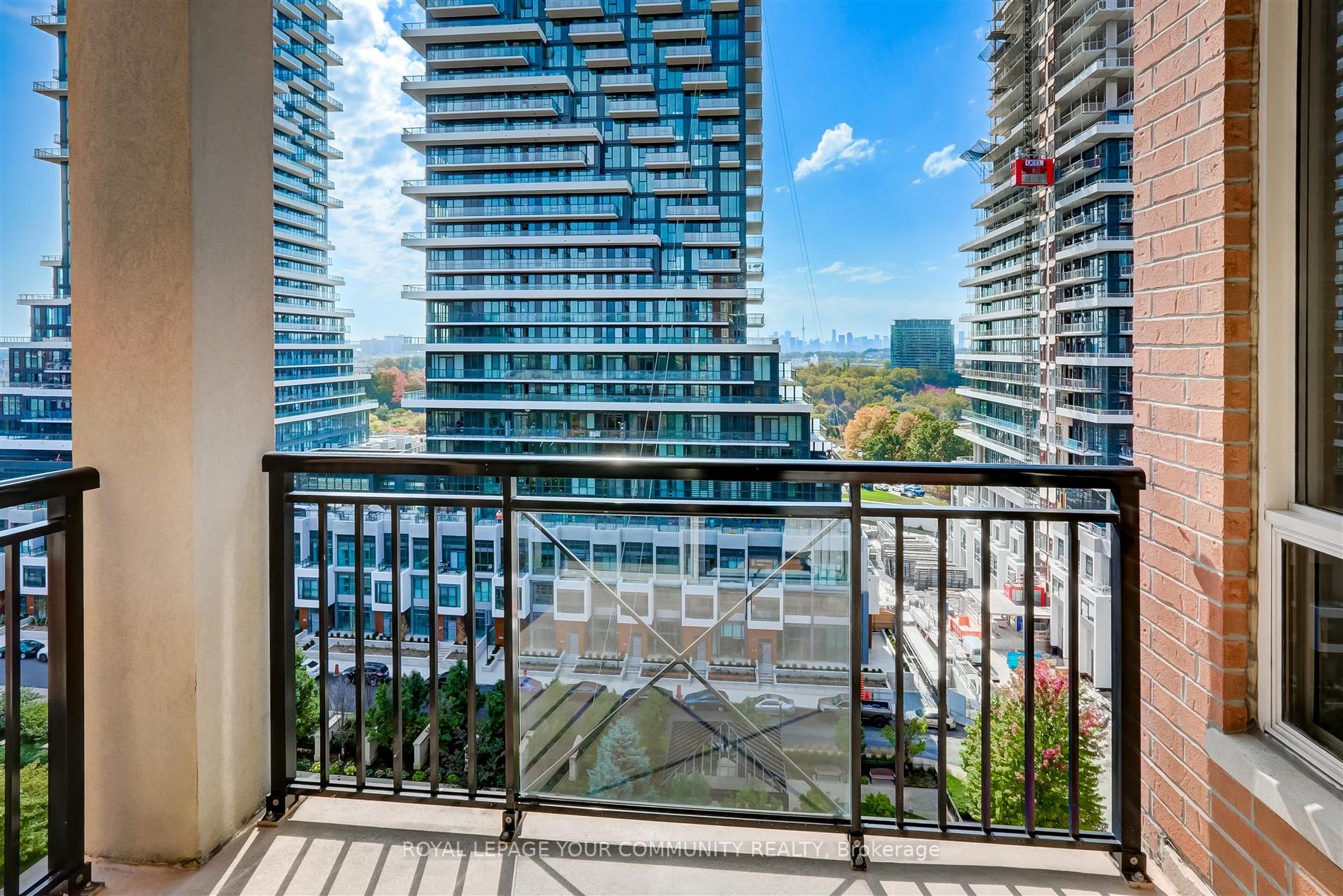 1105 Leslie St, #1102