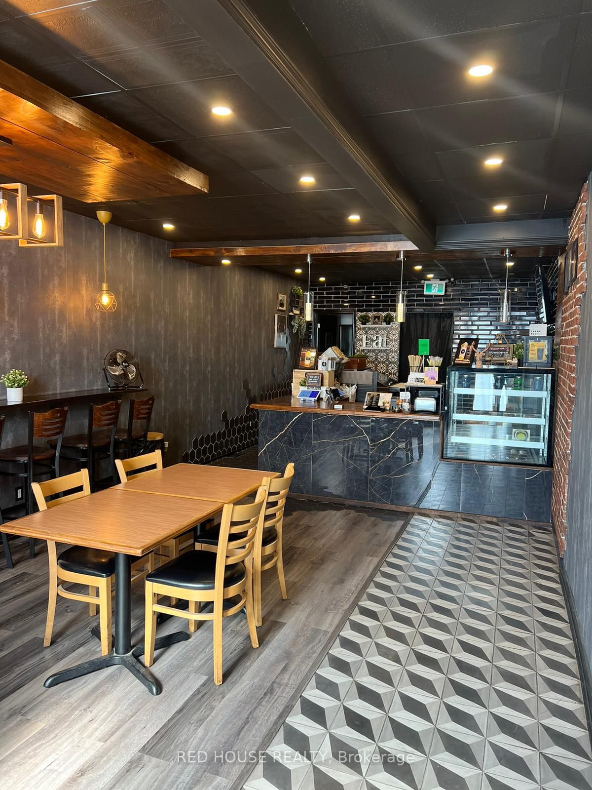 846 Sheppard Ave W