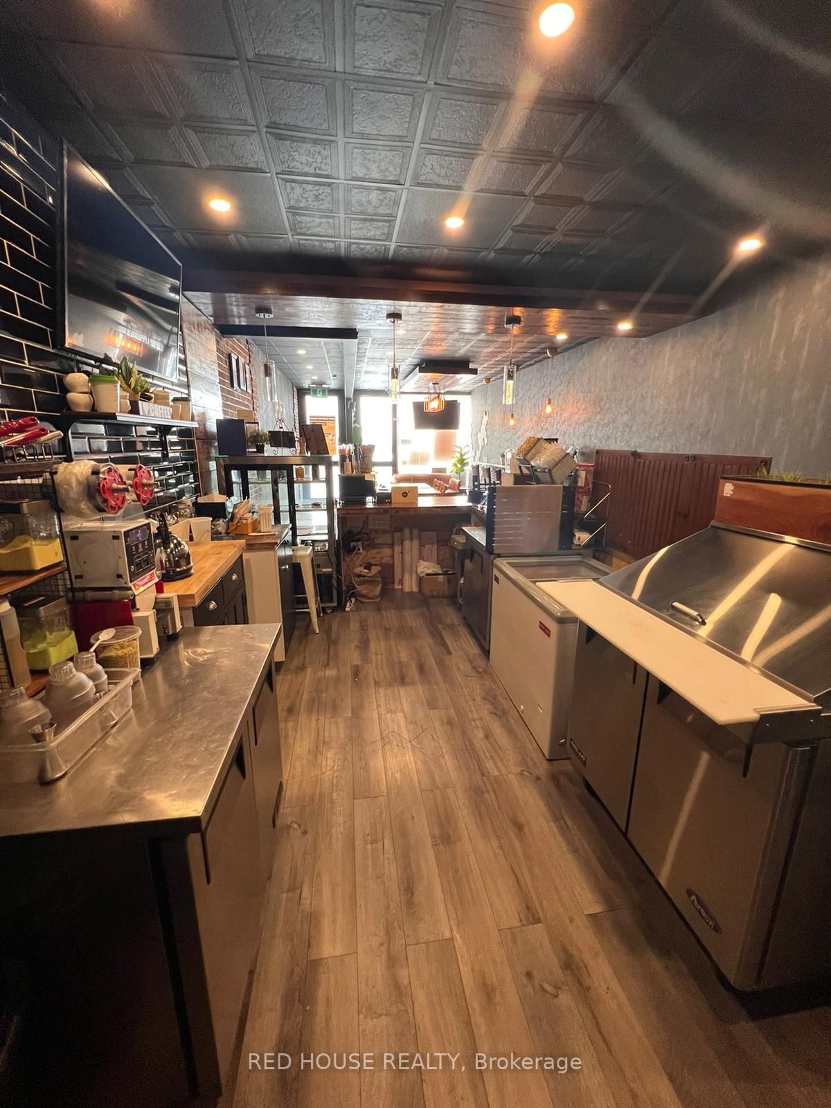 846 Sheppard Ave W