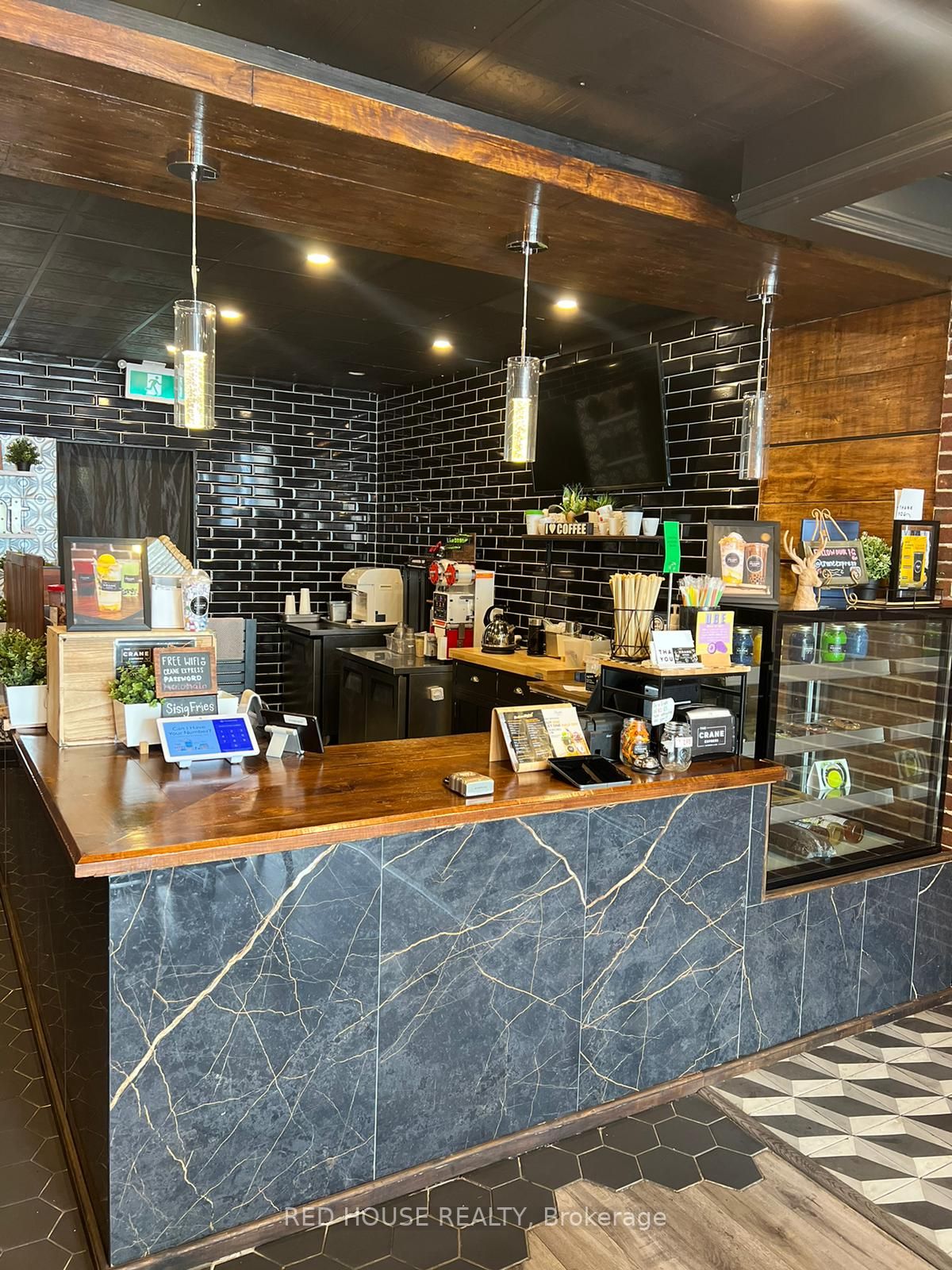 846 Sheppard Ave W