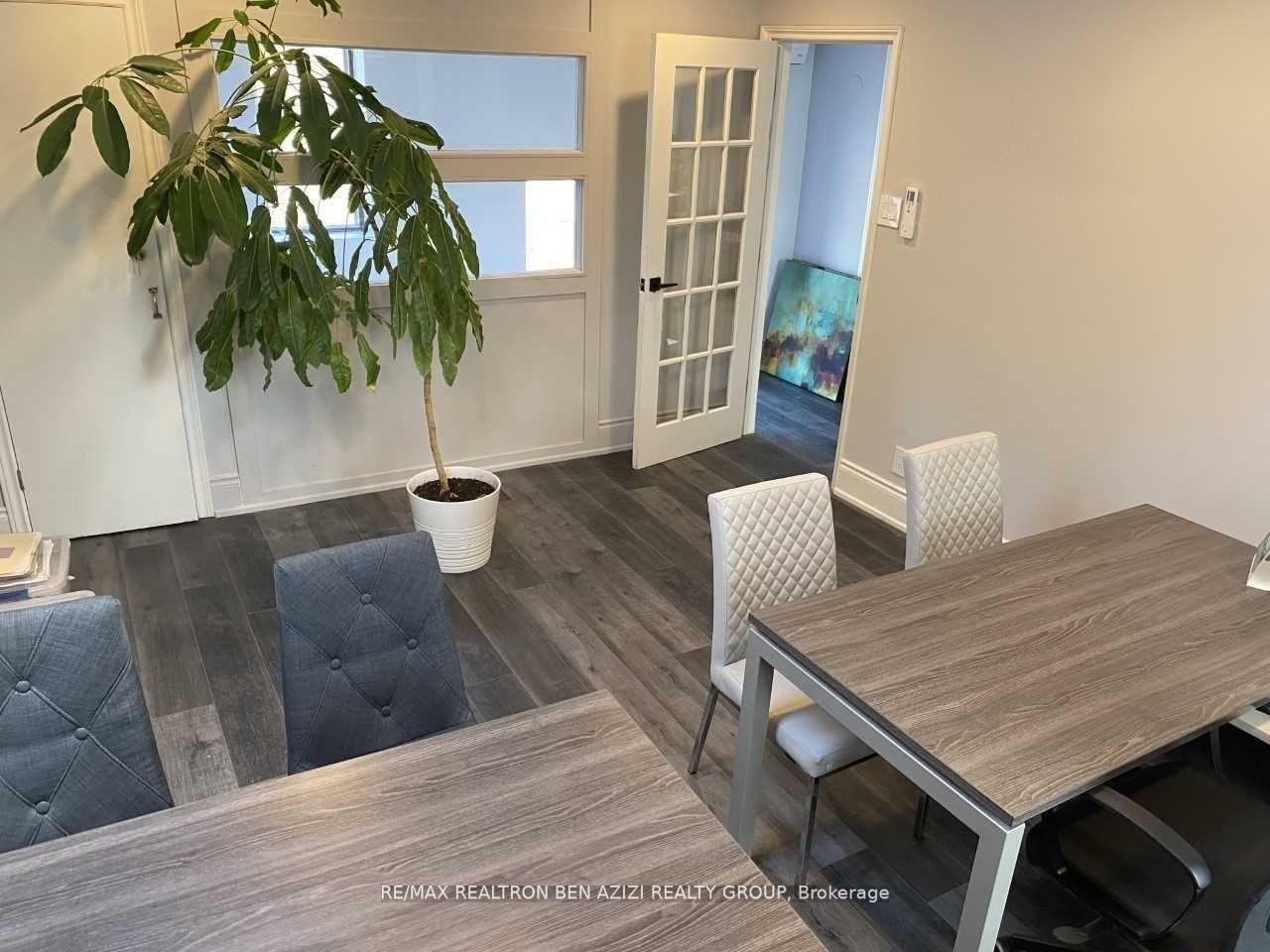 120 Sheppard Ave W