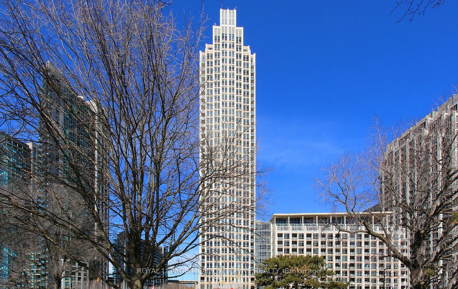 628 Fleet St, #916