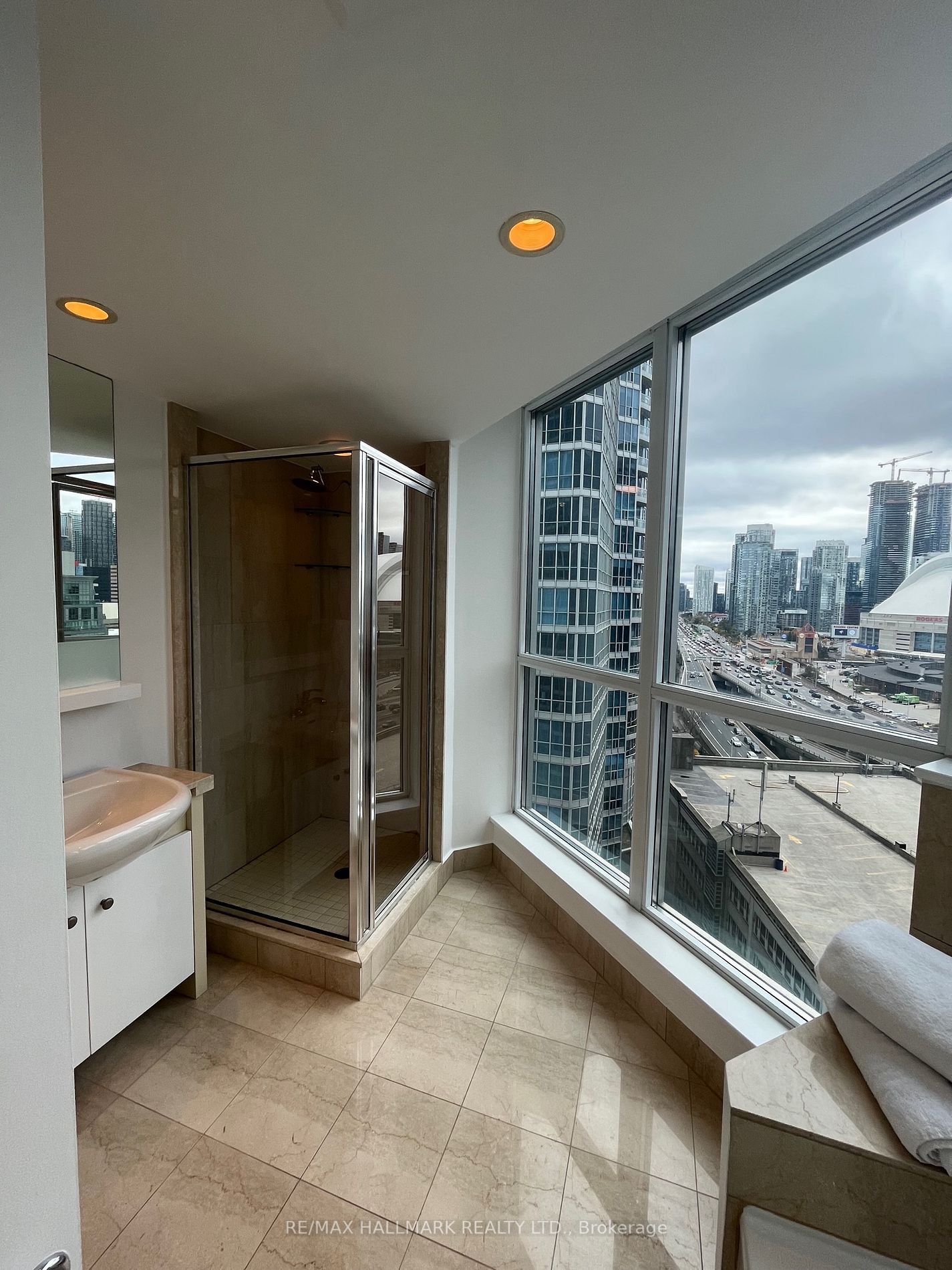 208 Queens Quay W, #1712