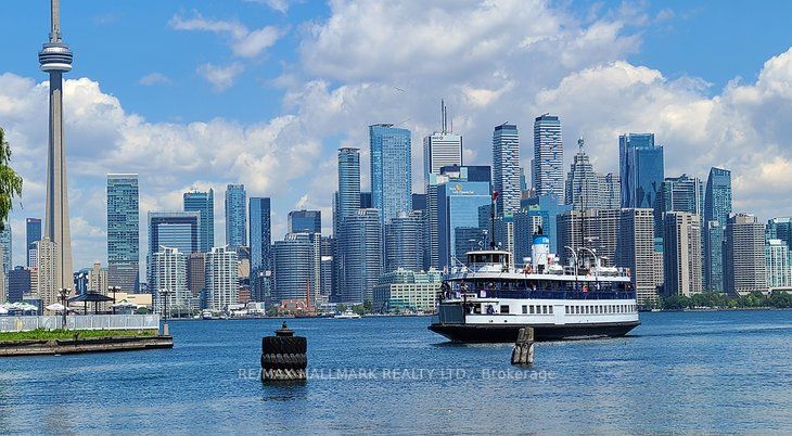 208 Queens Quay W, #1712