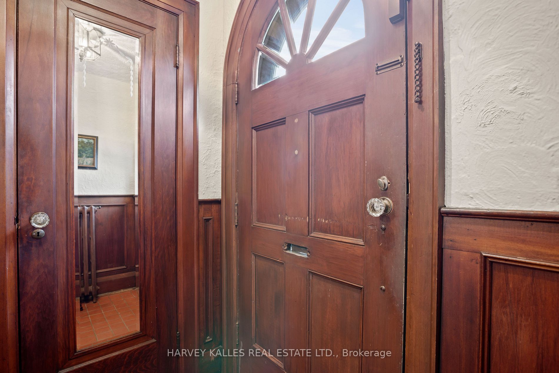 626 Lonsdale Rd