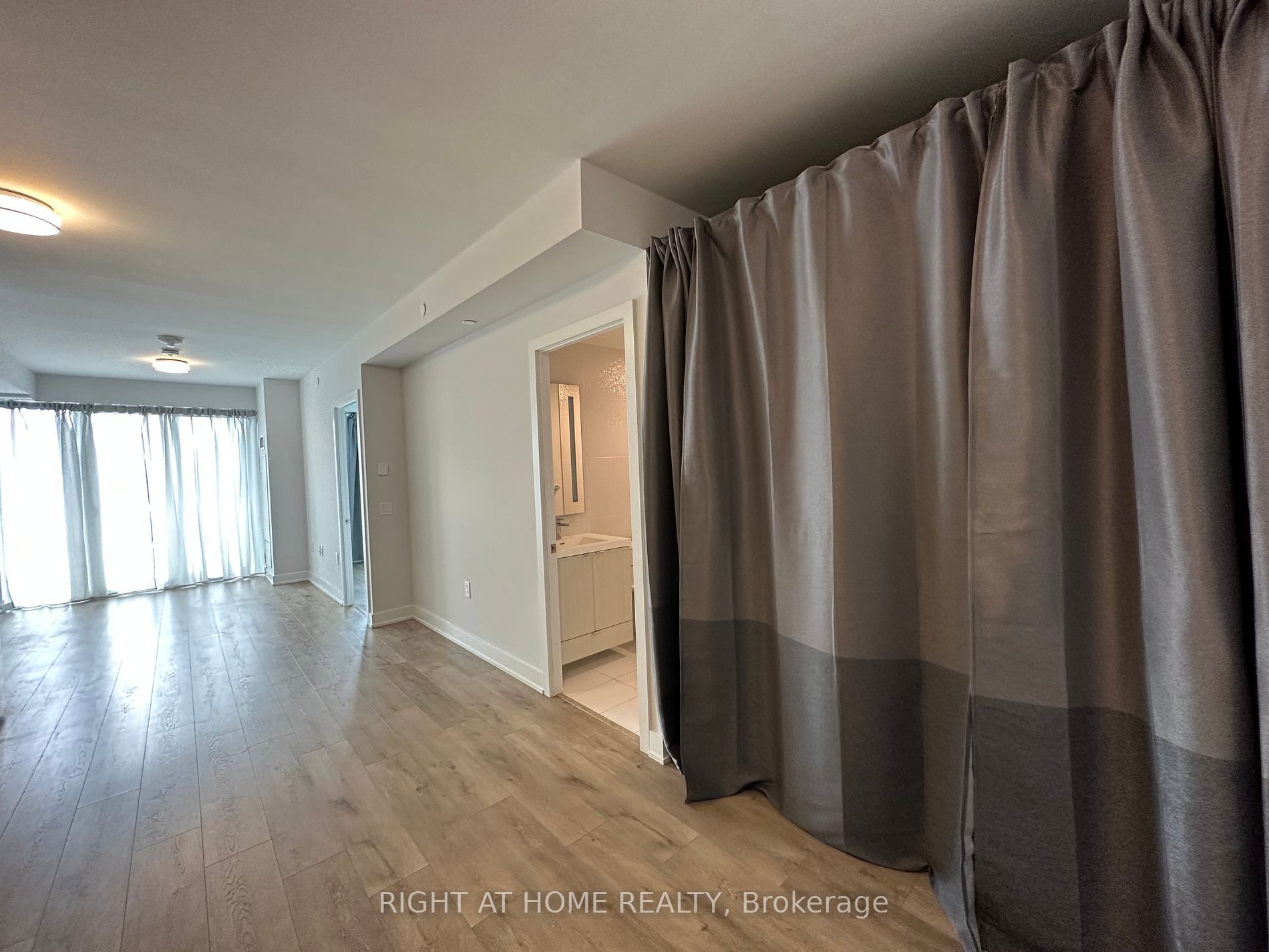 575 Bloor St E, #3110