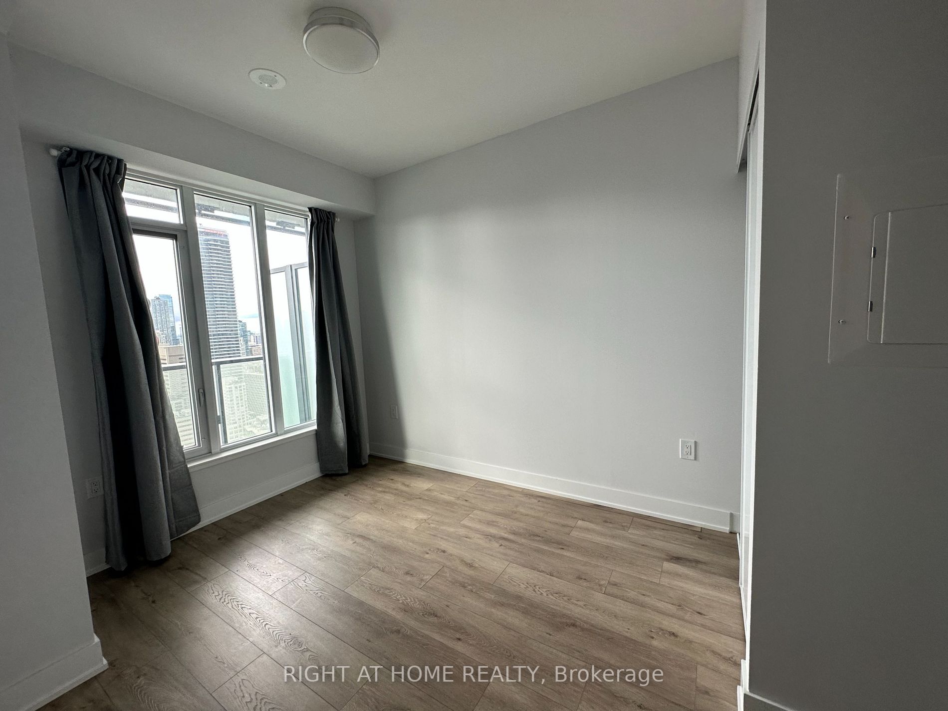 575 Bloor St E, #3110