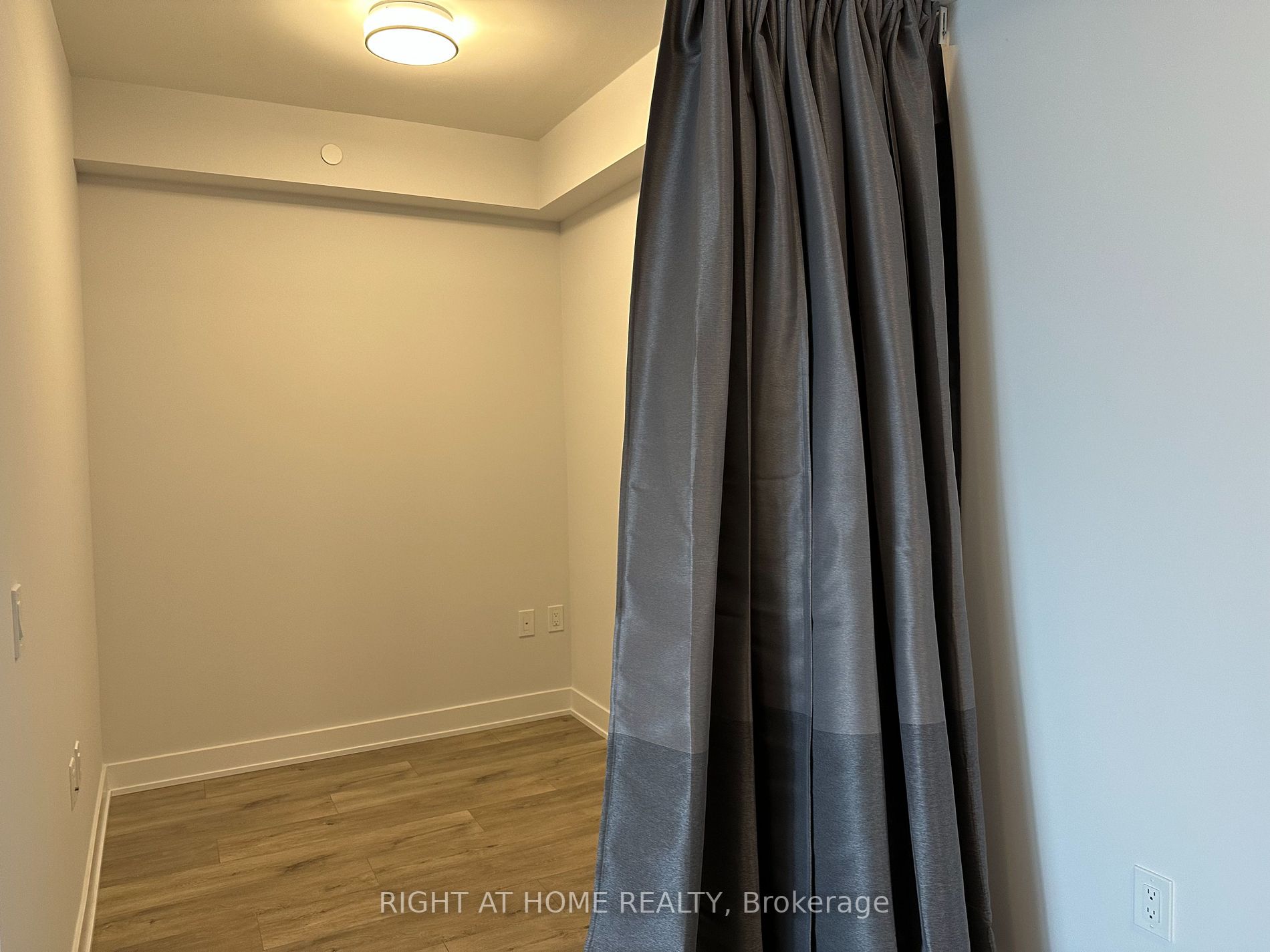 575 Bloor St E, #3110