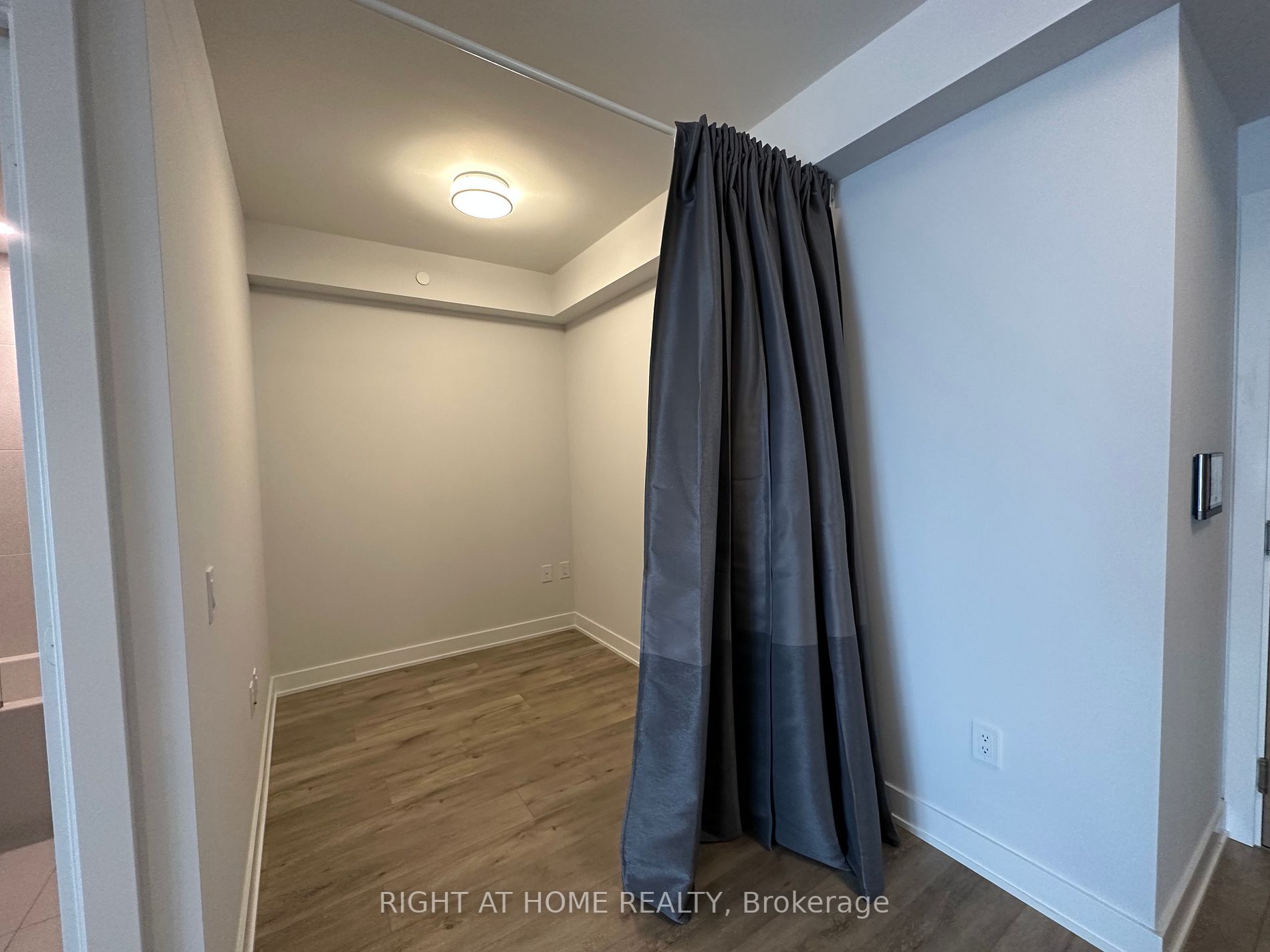 575 Bloor St E, #3110