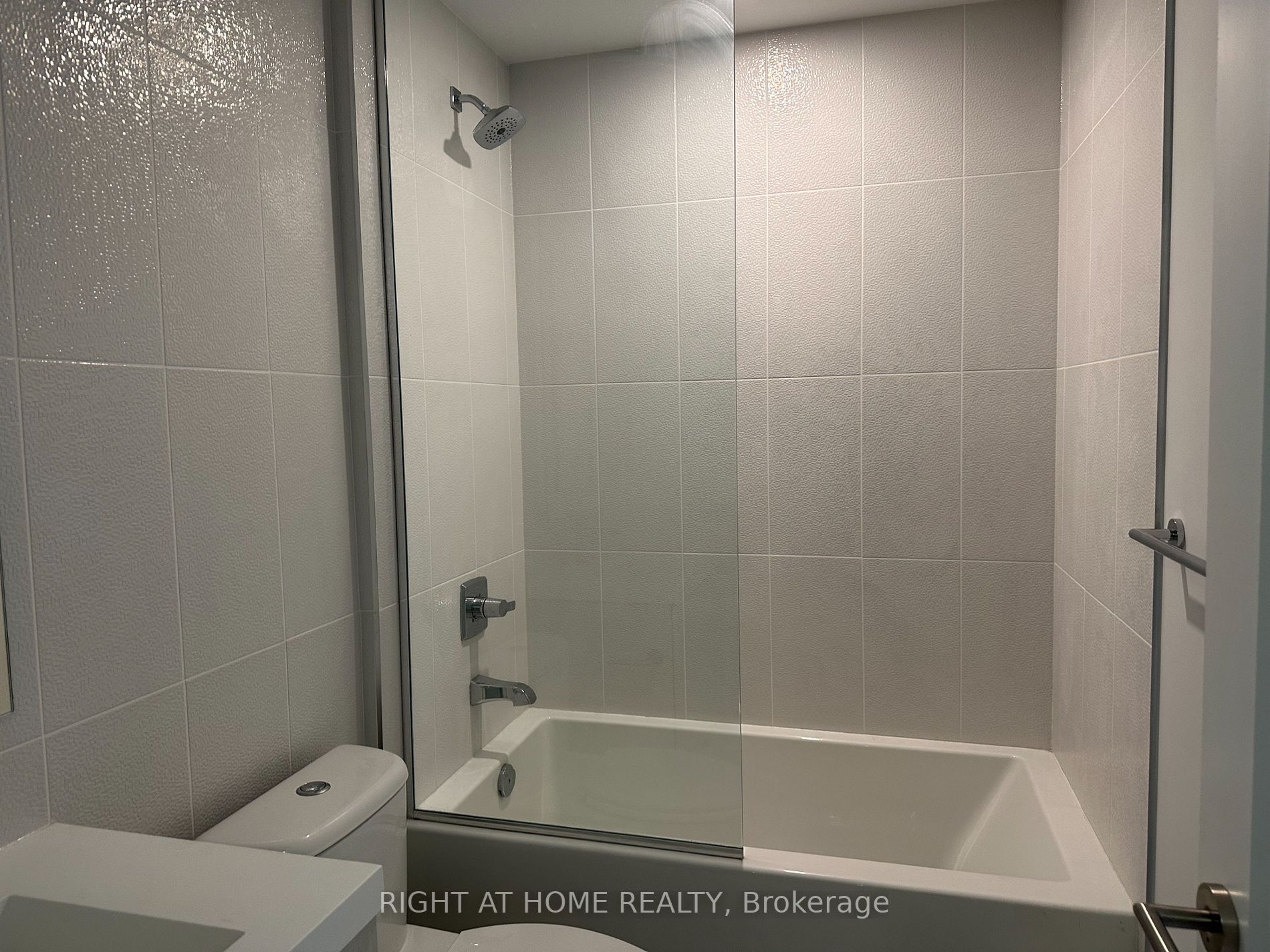 575 Bloor St E, #3110