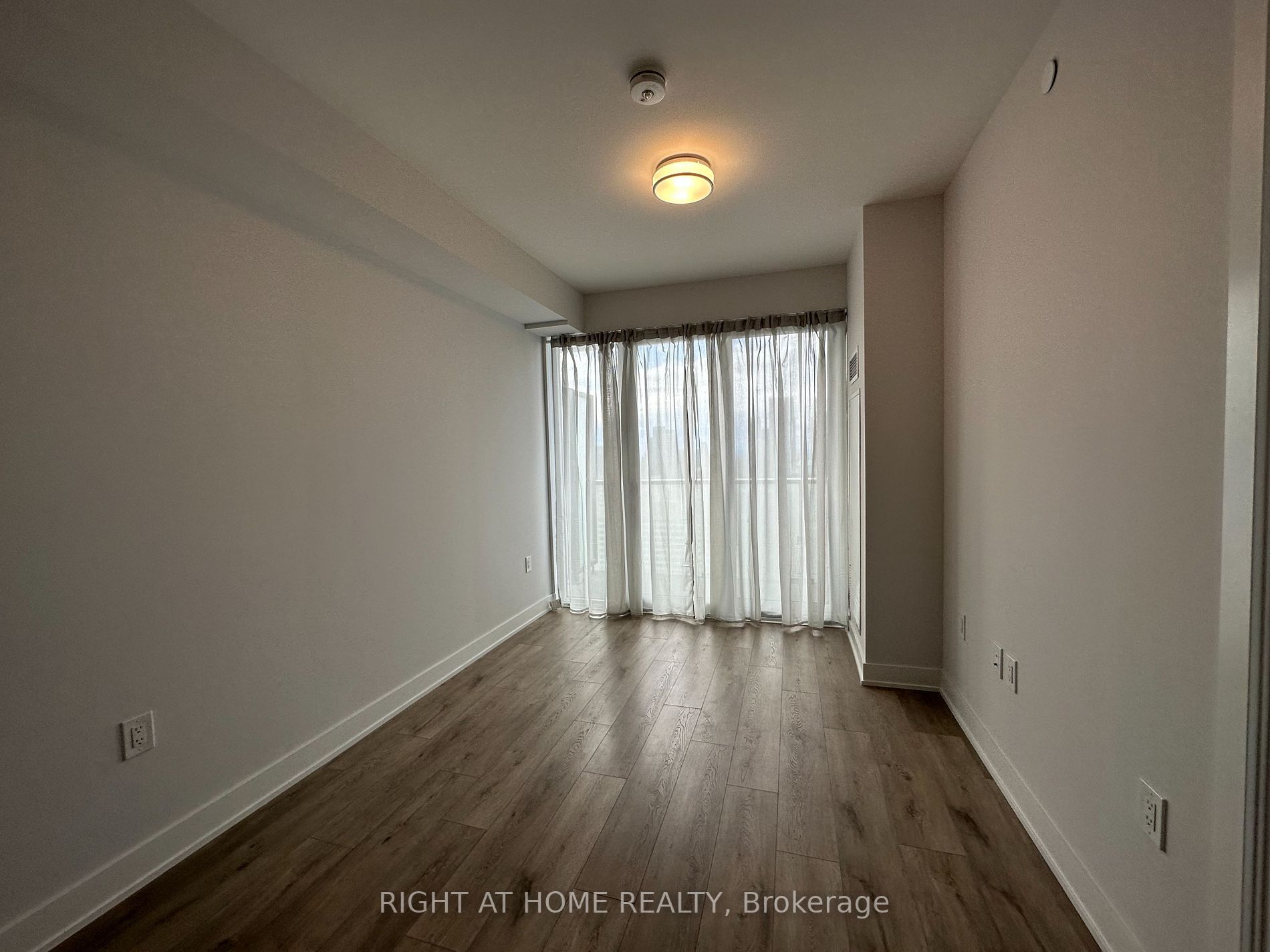 575 Bloor St E, #3110