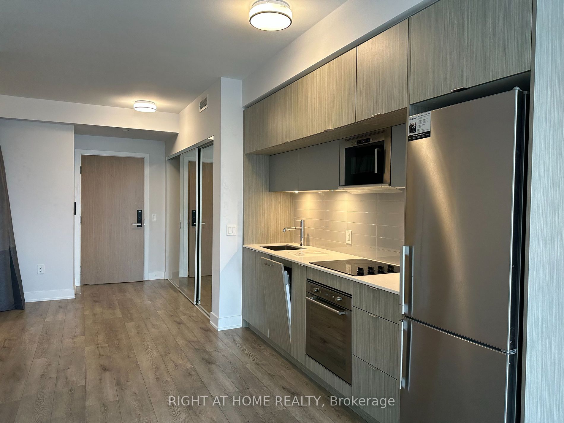 575 Bloor St E, #3110