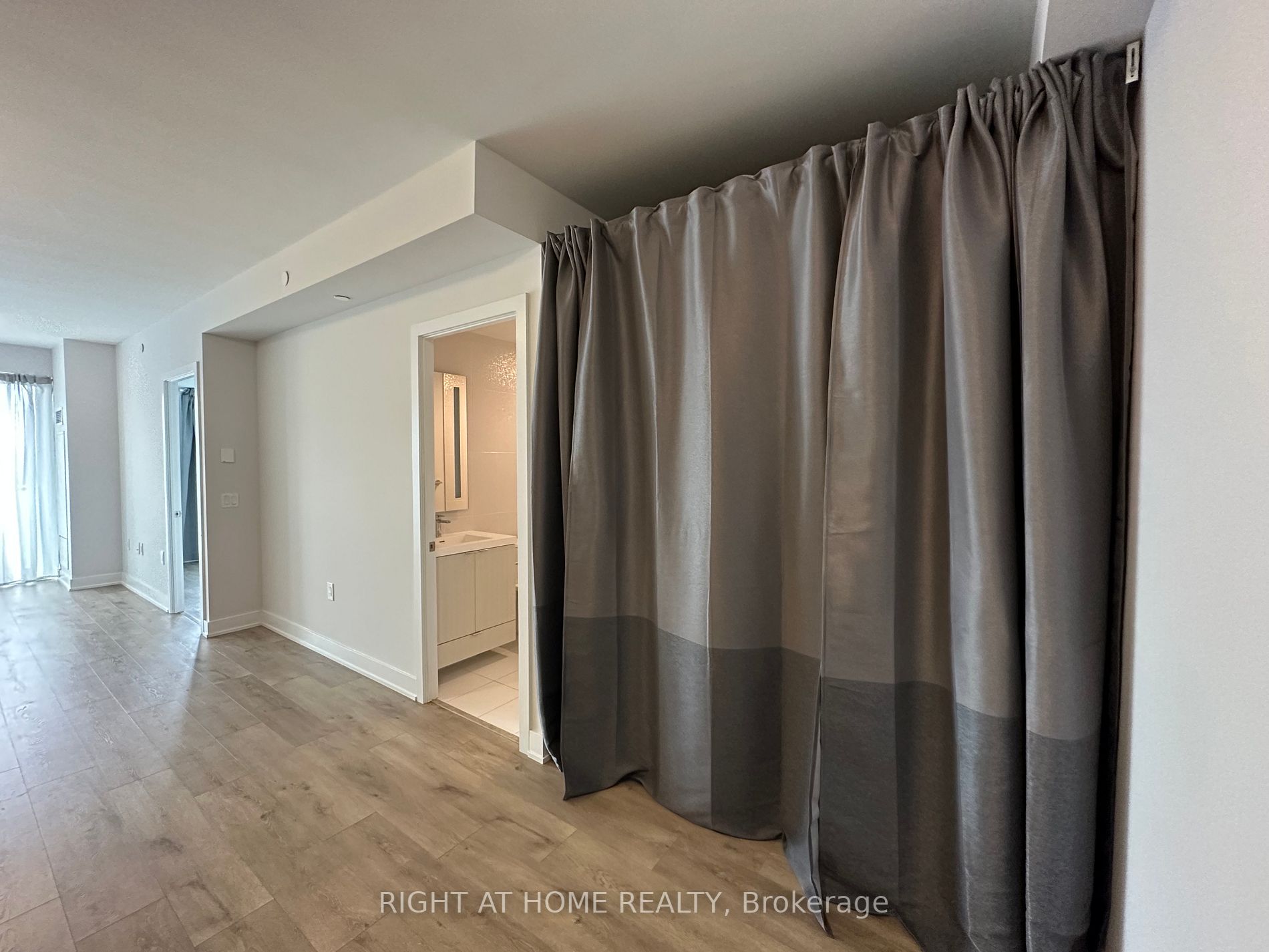 575 Bloor St E, #3110