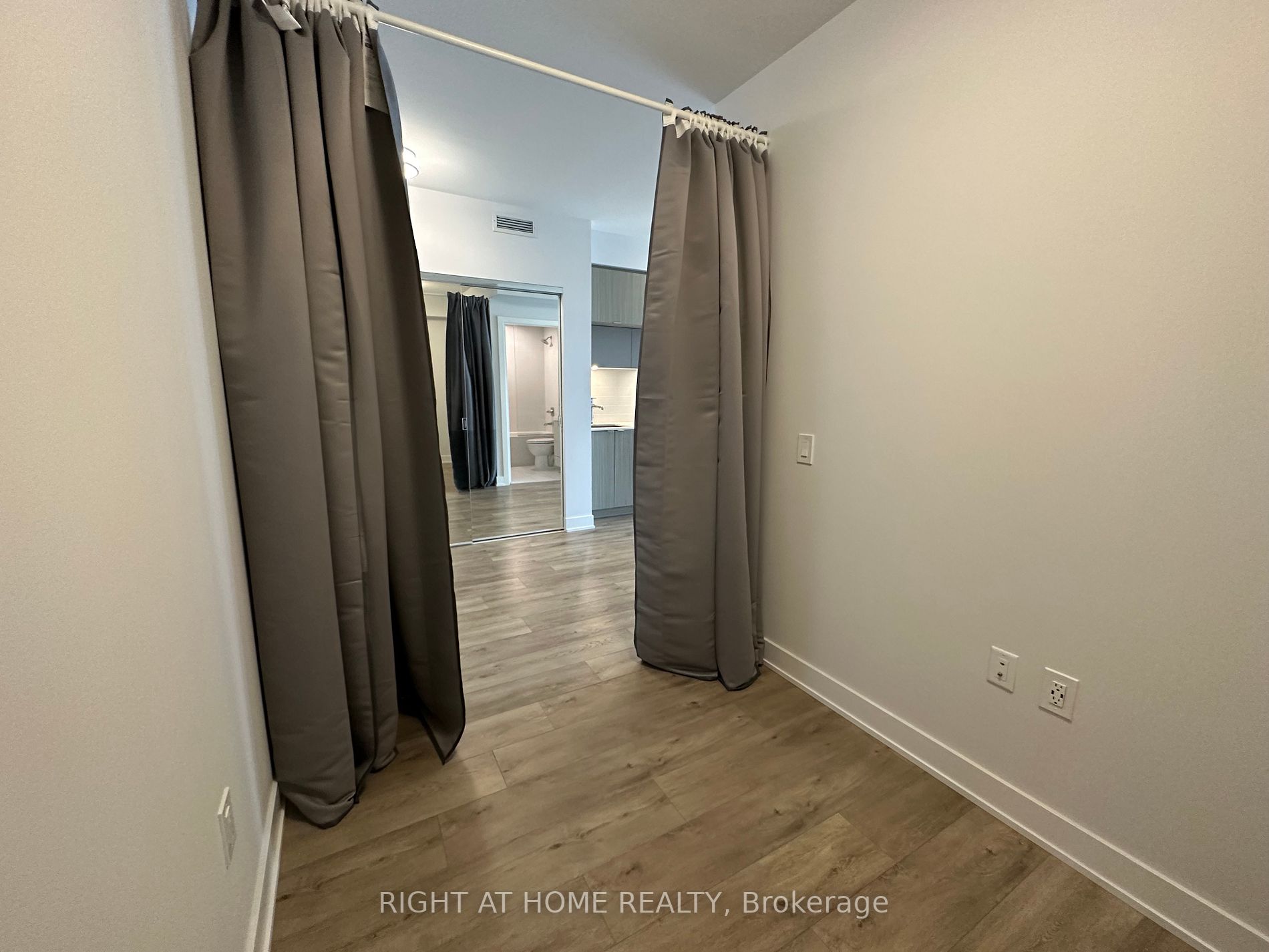 575 Bloor St E, #3110