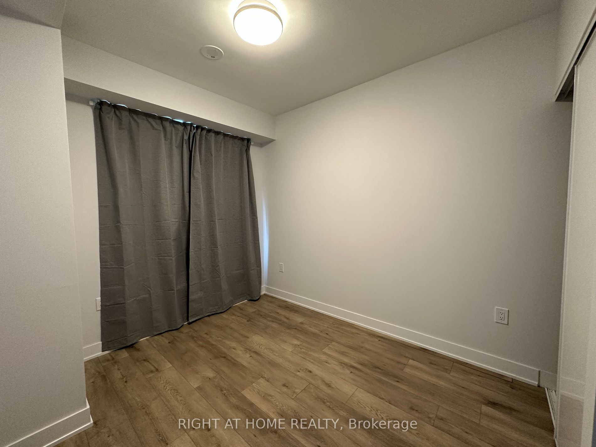 575 Bloor St E, #3110