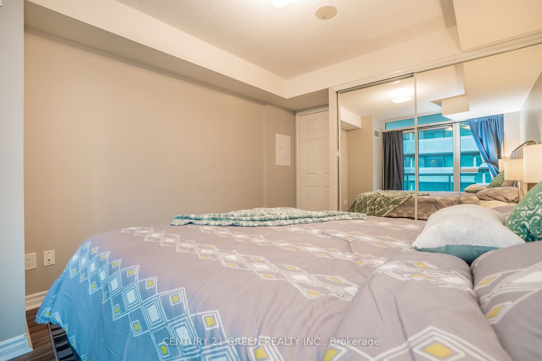 19 Grand Trunk Cres, #2608