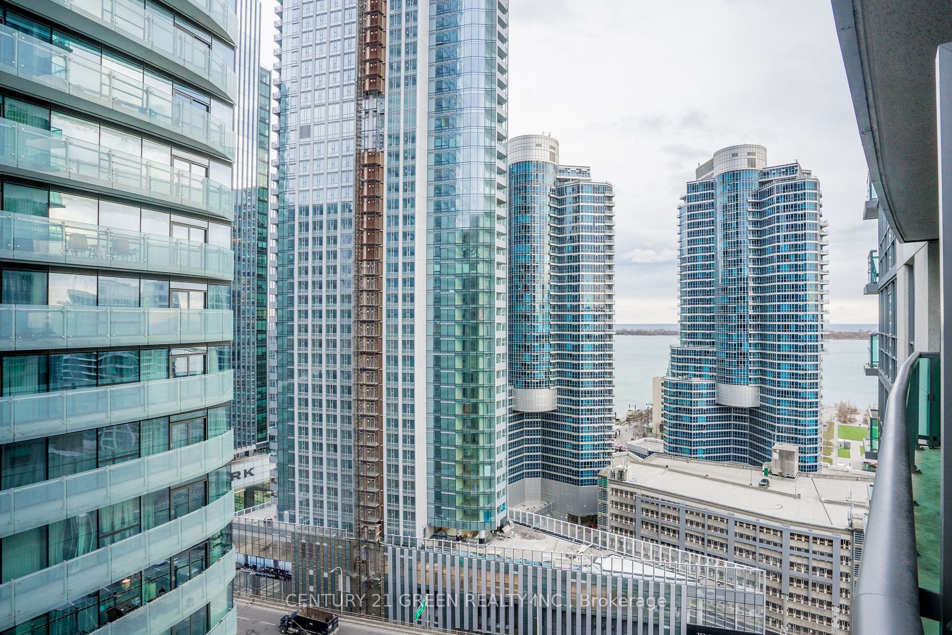 19 Grand Trunk Cres, #2608