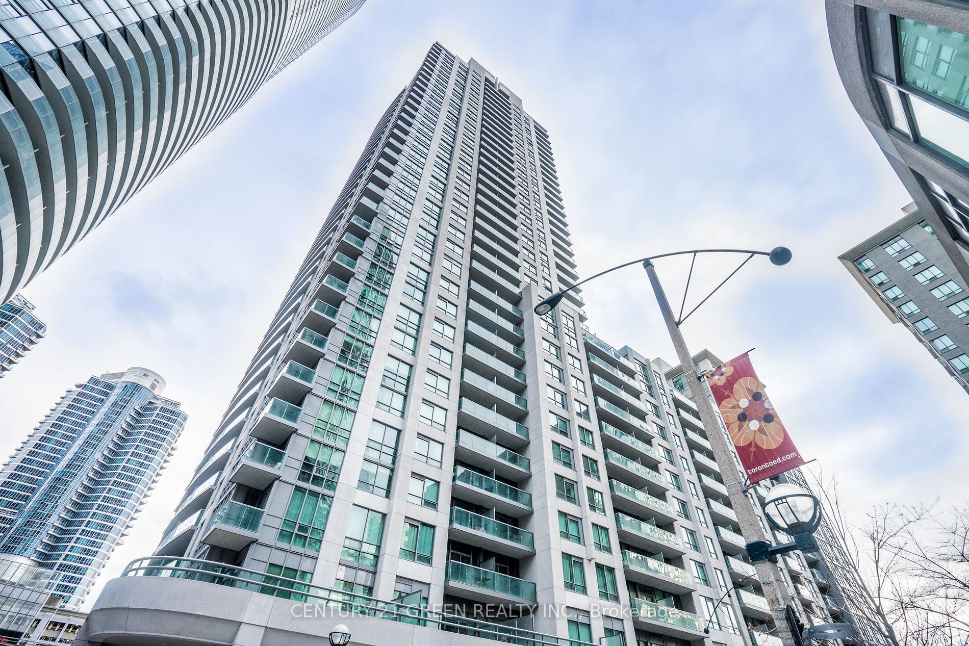 19 Grand Trunk Cres, #2608