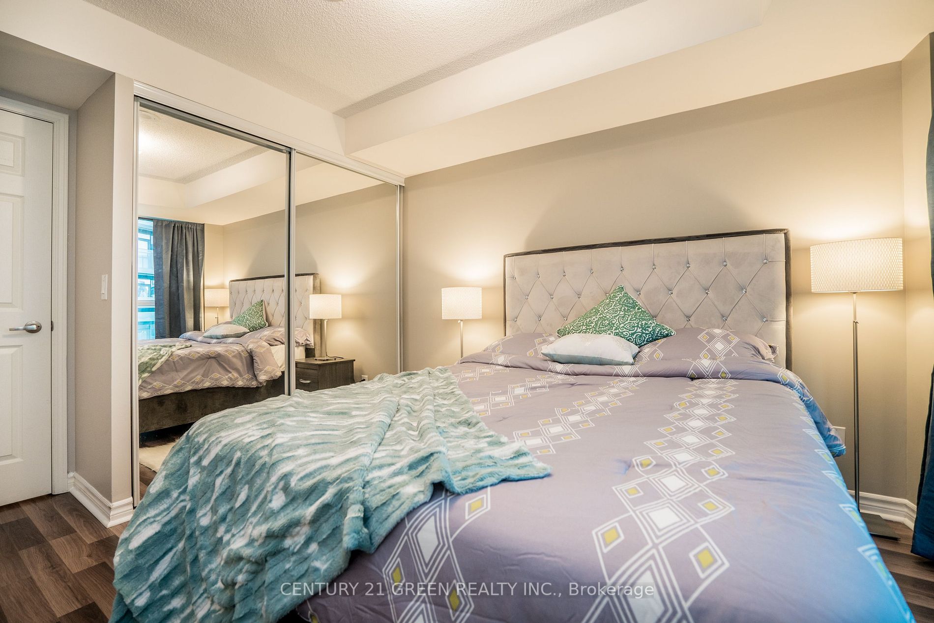 19 Grand Trunk Cres, #2608
