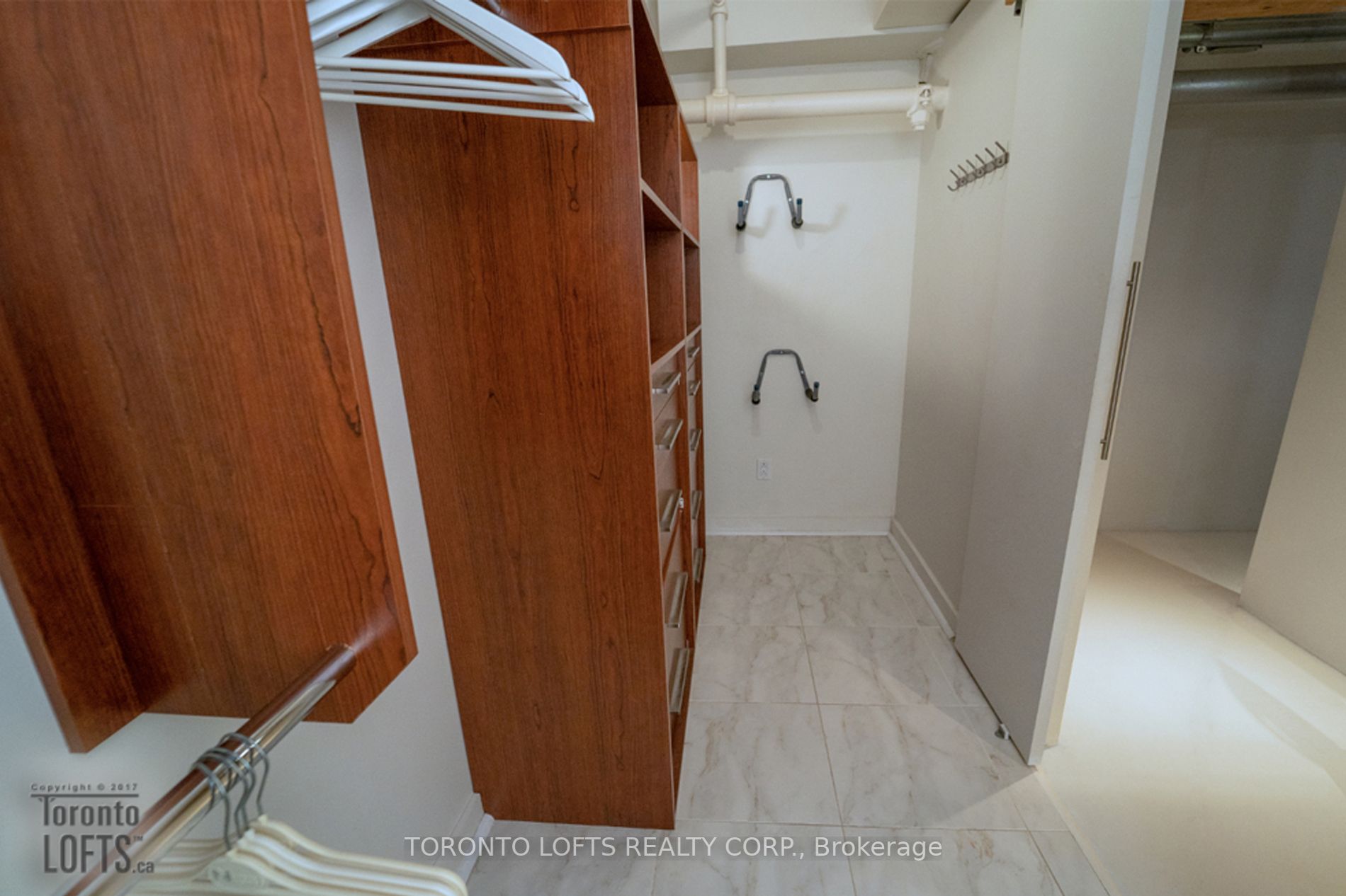 426 Queen St E, #A01