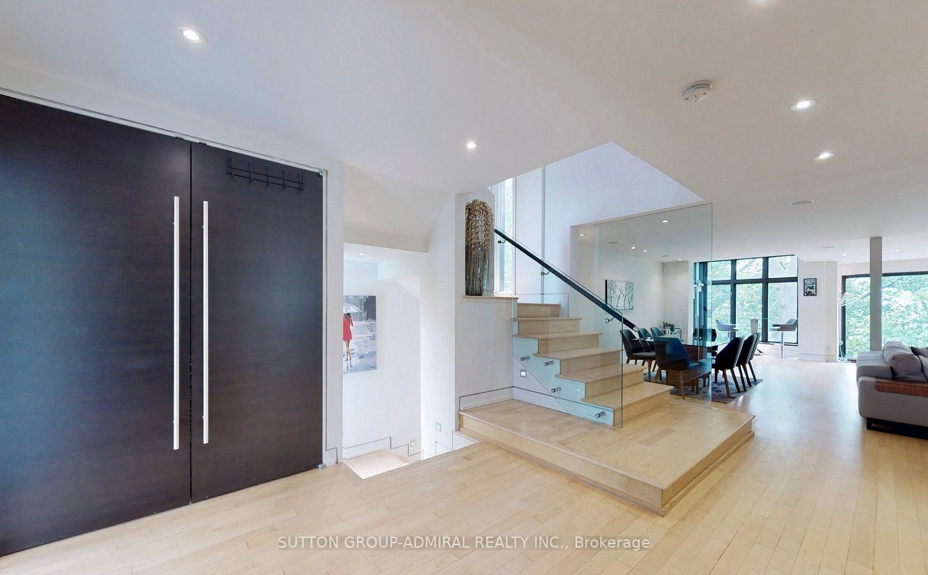 7 Douglas Cres