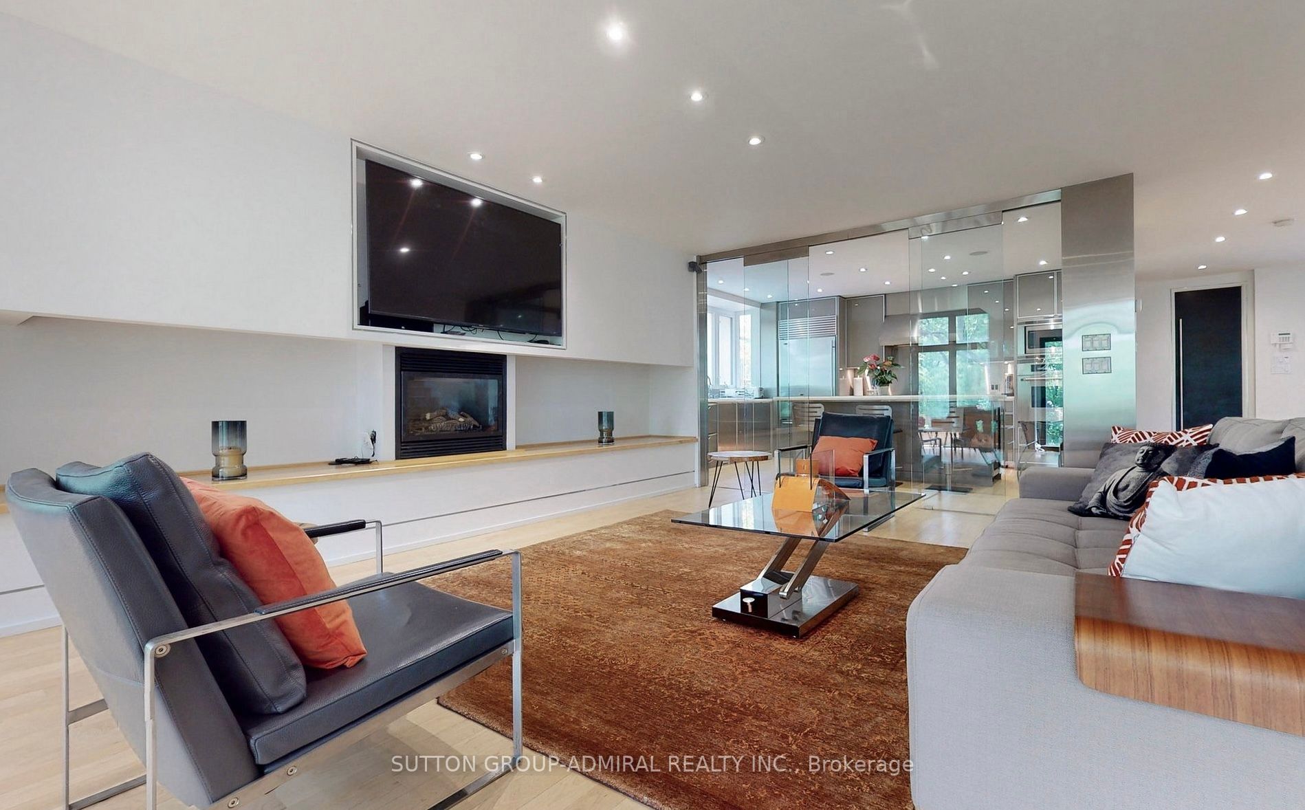7 Douglas Cres