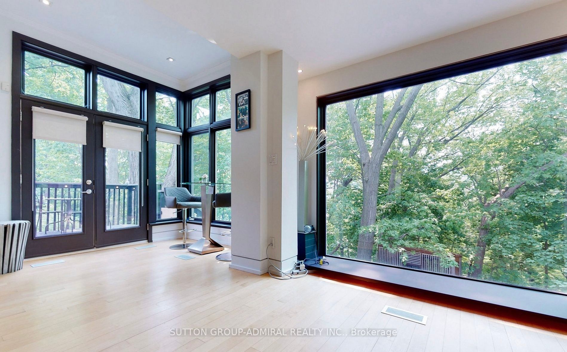 7 Douglas Cres
