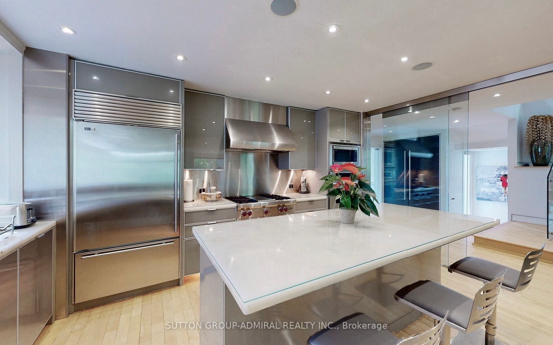 7 Douglas Cres