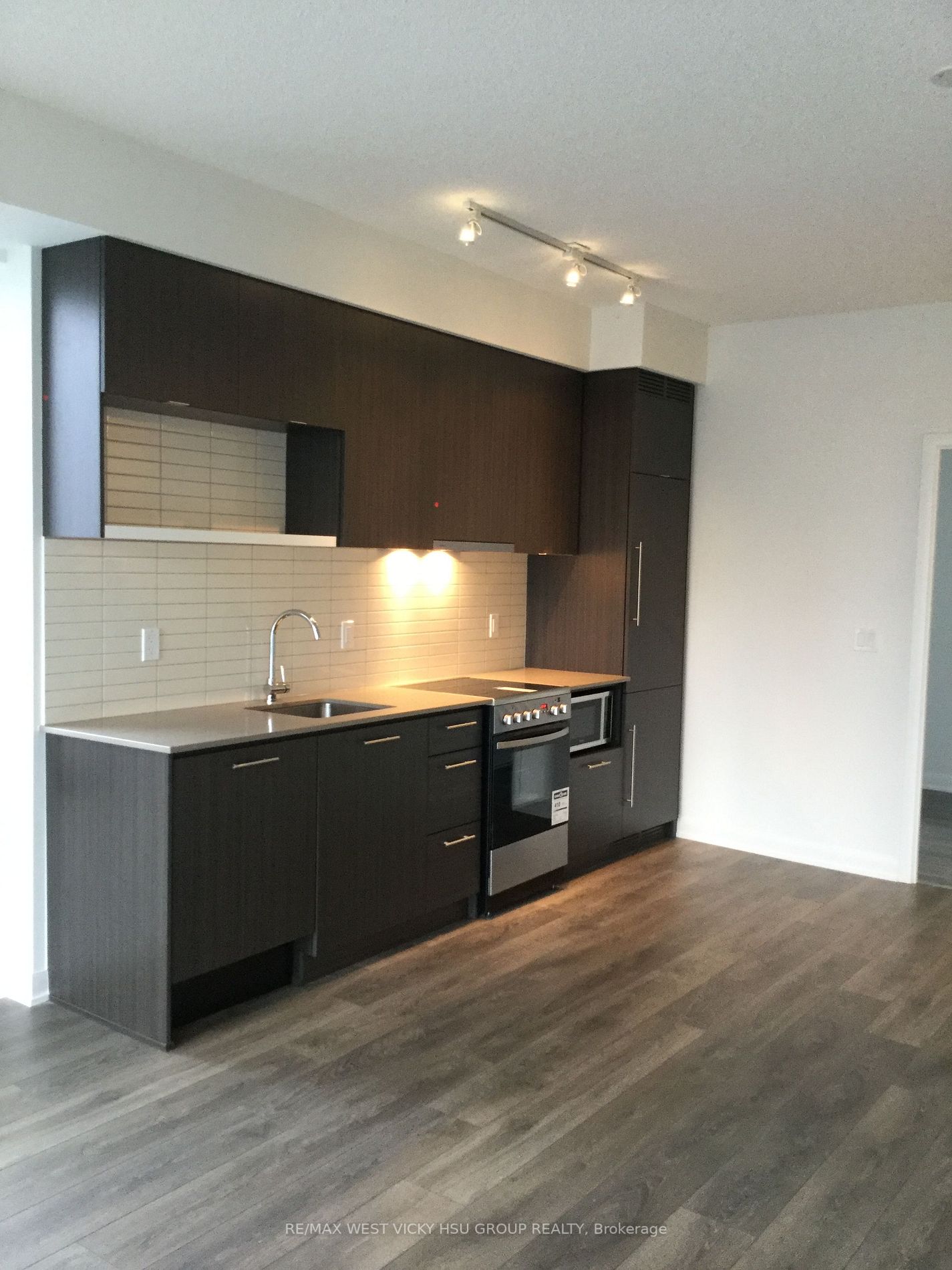 435 Richmond St W, #810