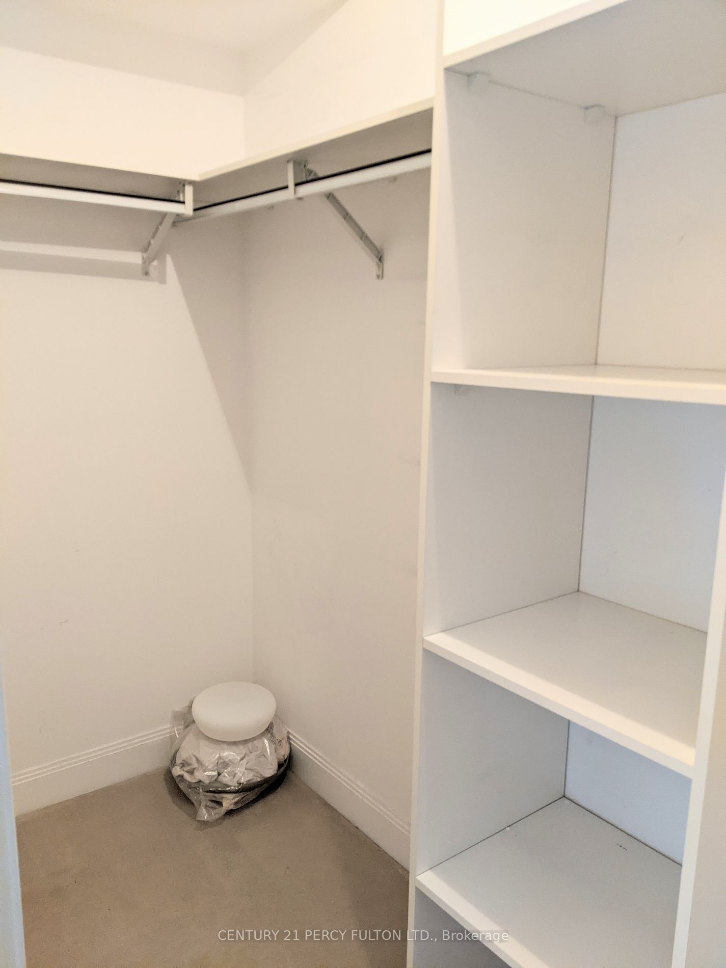 2191 Yonge St, #606