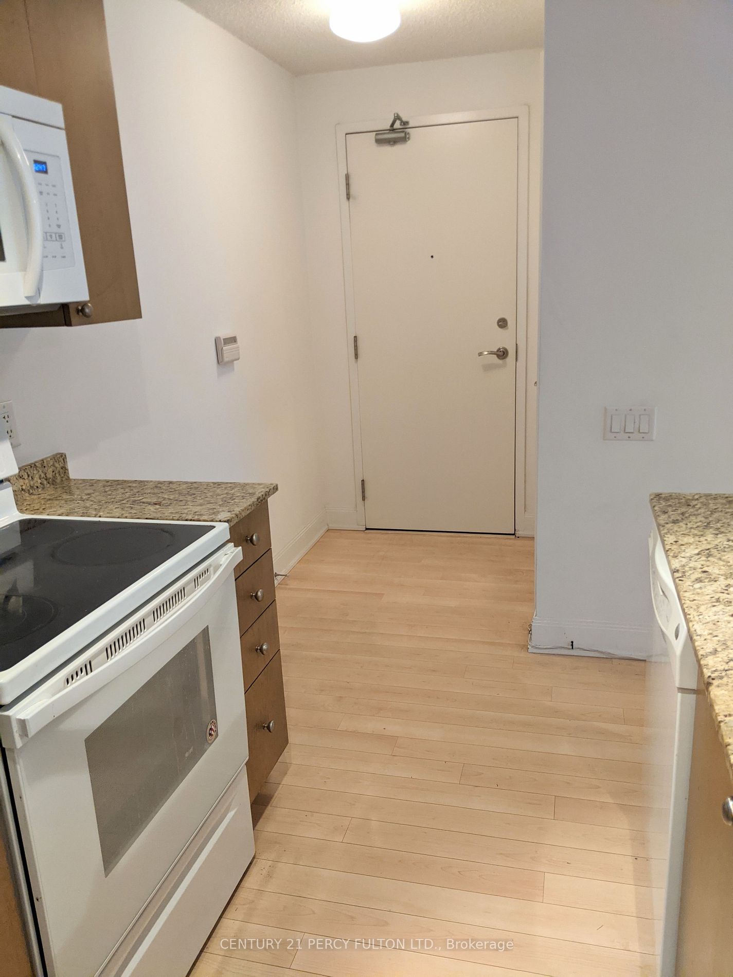 2191 Yonge St, #606