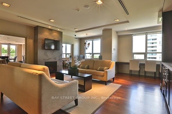 27 Rean Dr, #701